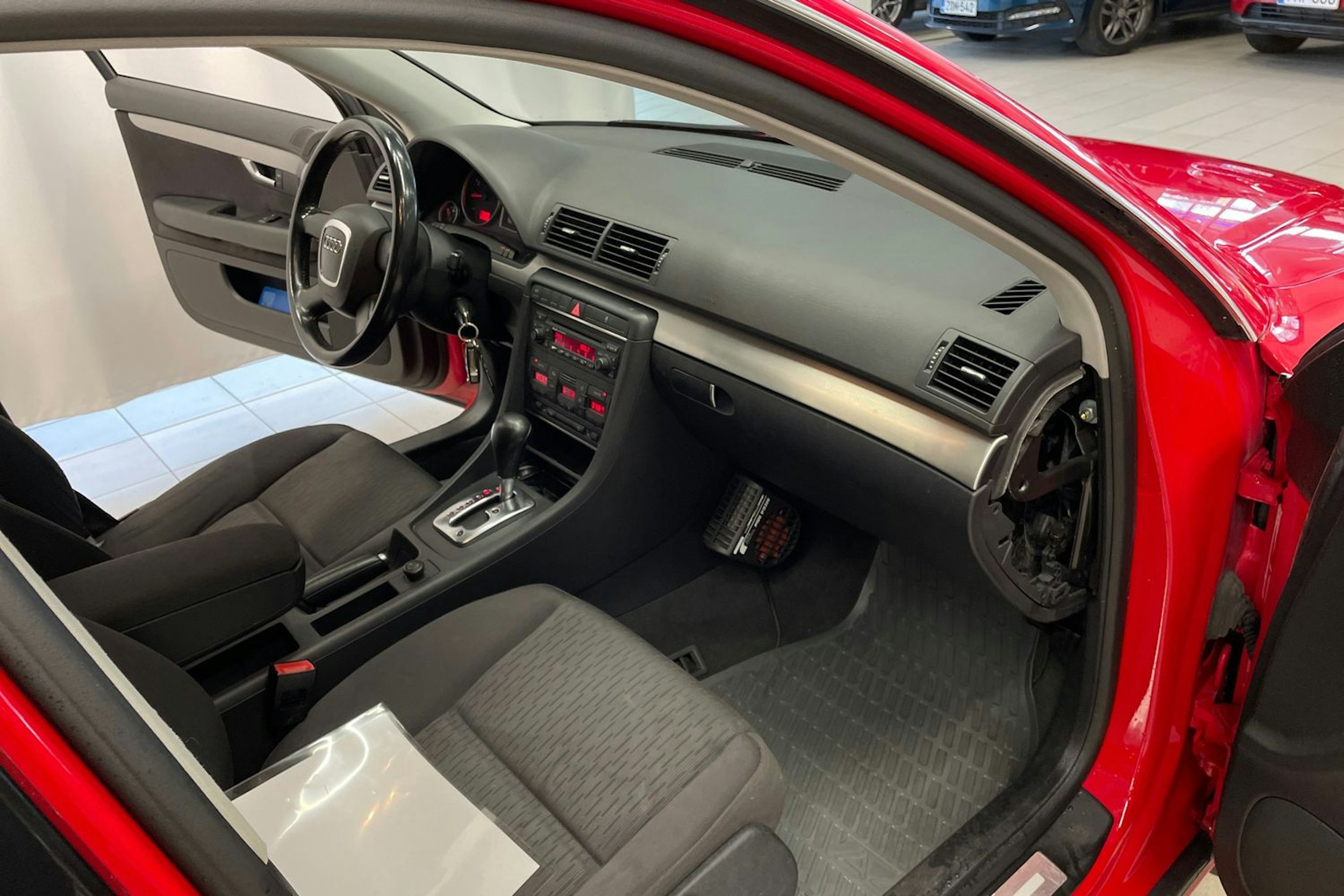 punainen Audi A4 2005 kuva 20.
