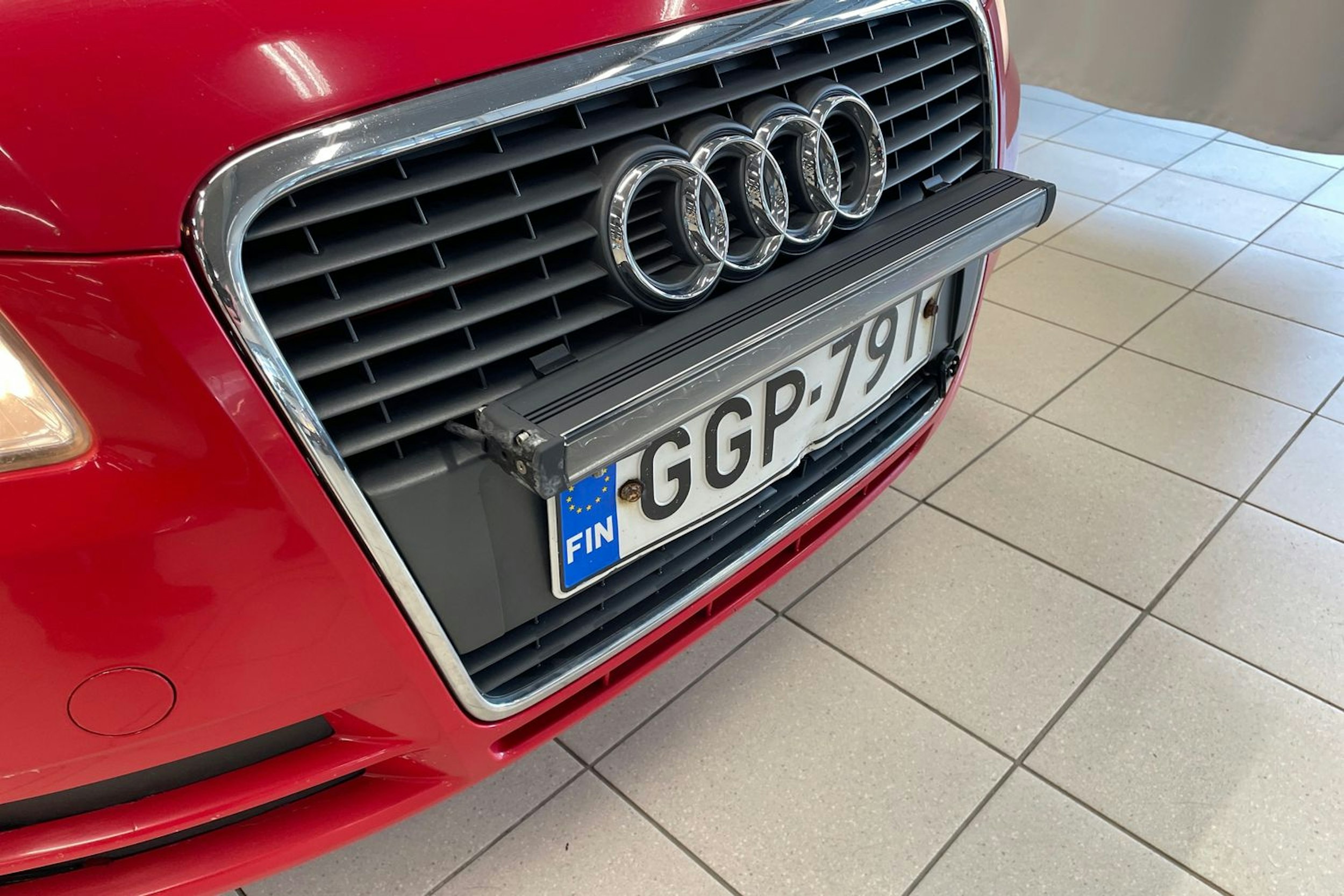 punainen Audi A4 2005 kuva 23.