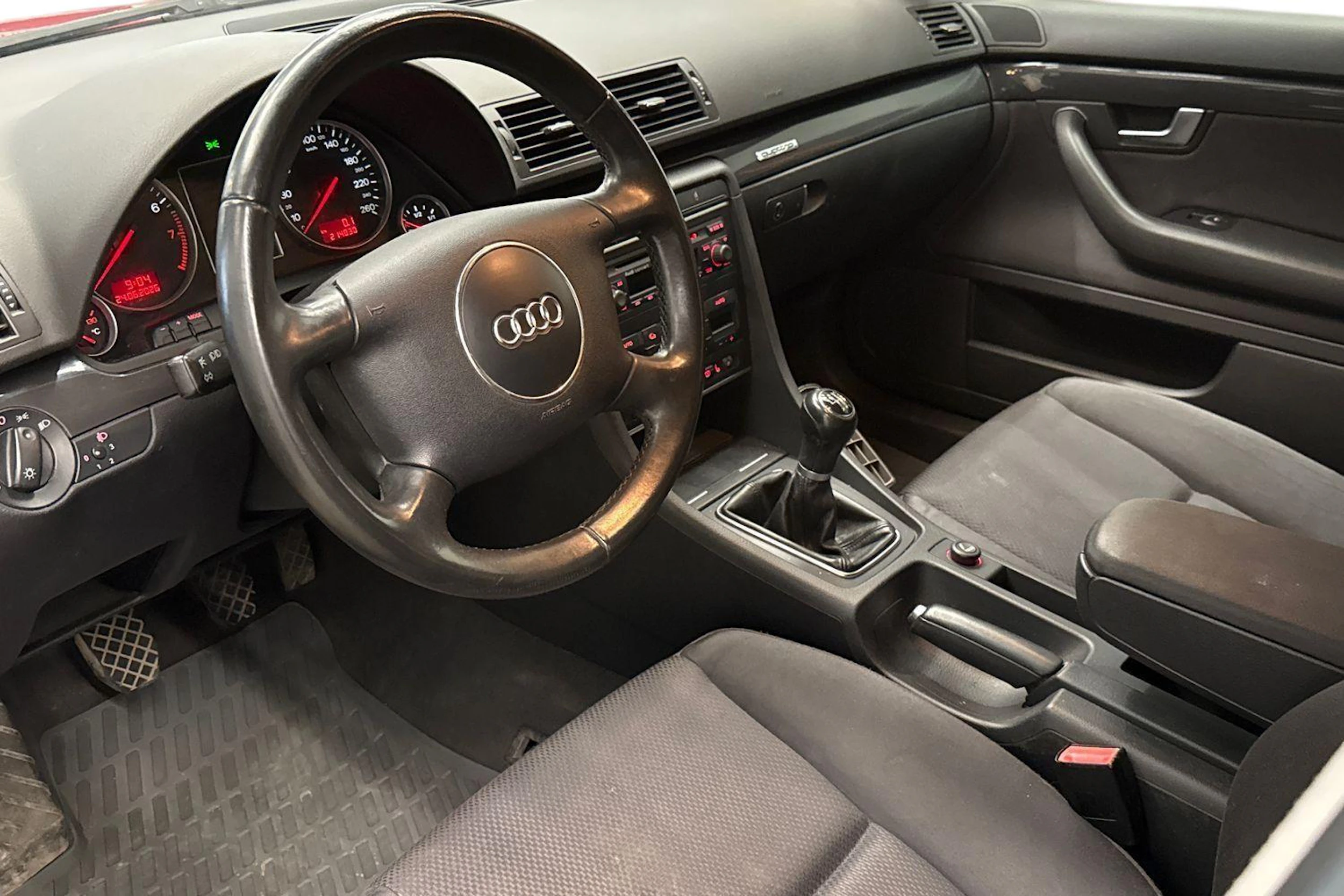 punainen Audi A4 2005 kuva 6.