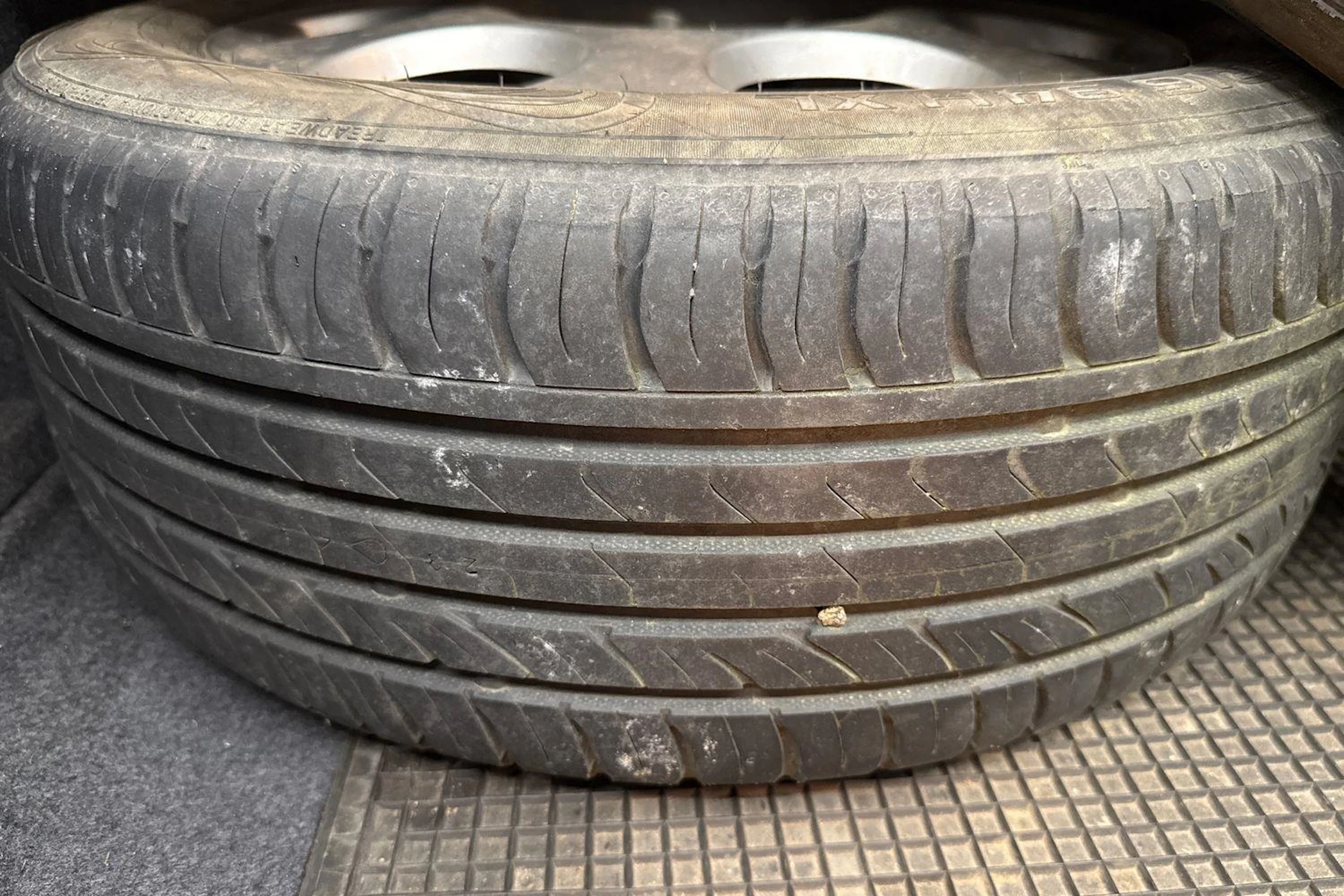 punainen Audi A4 2005 kuva 11.
