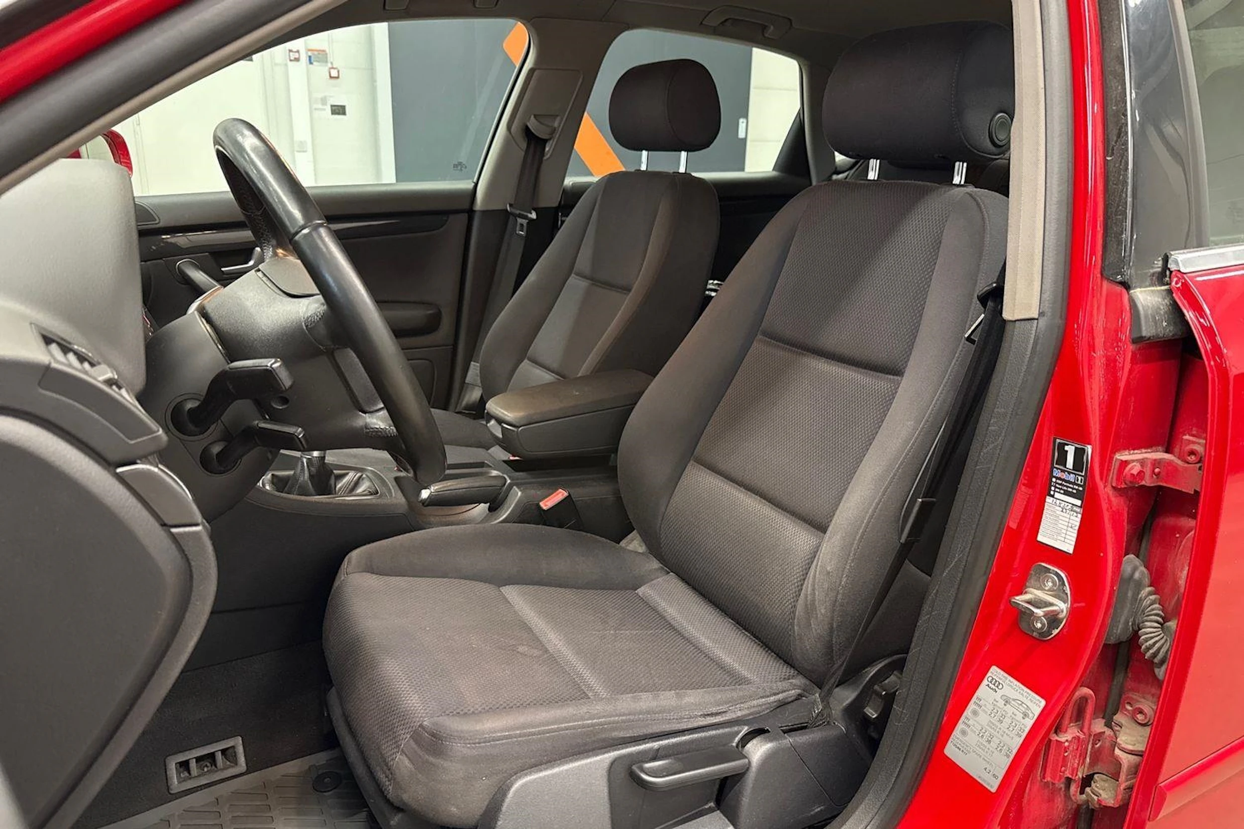 punainen Audi A4 2005 kuva 12.