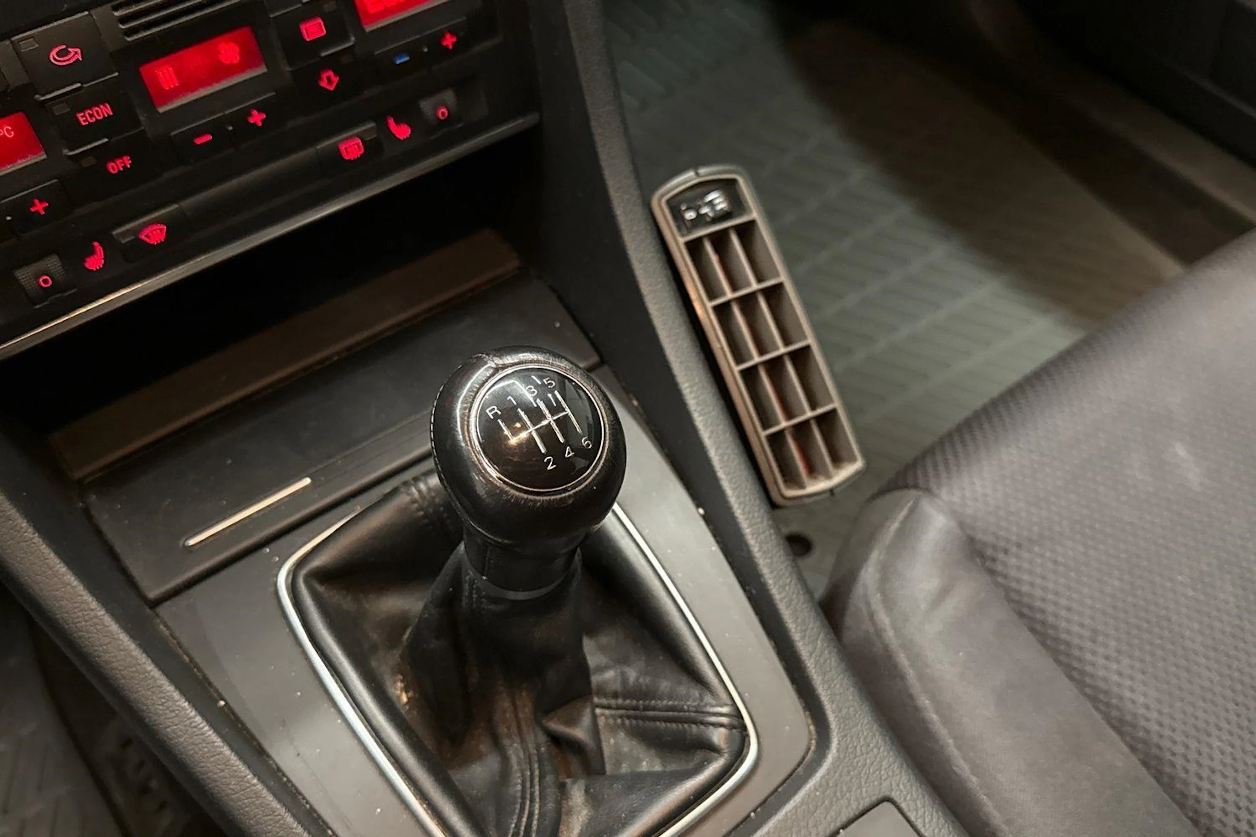 punainen Audi A4 2005 kuva 17.