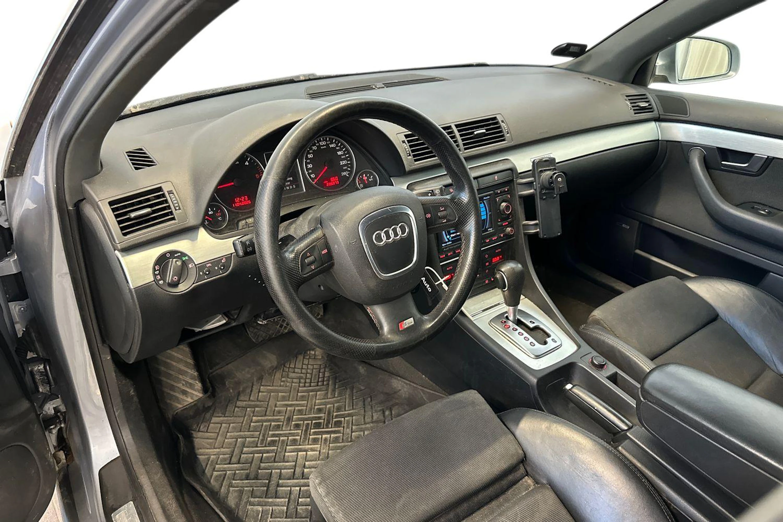 harmaa Audi A4 2005 kuva 6.