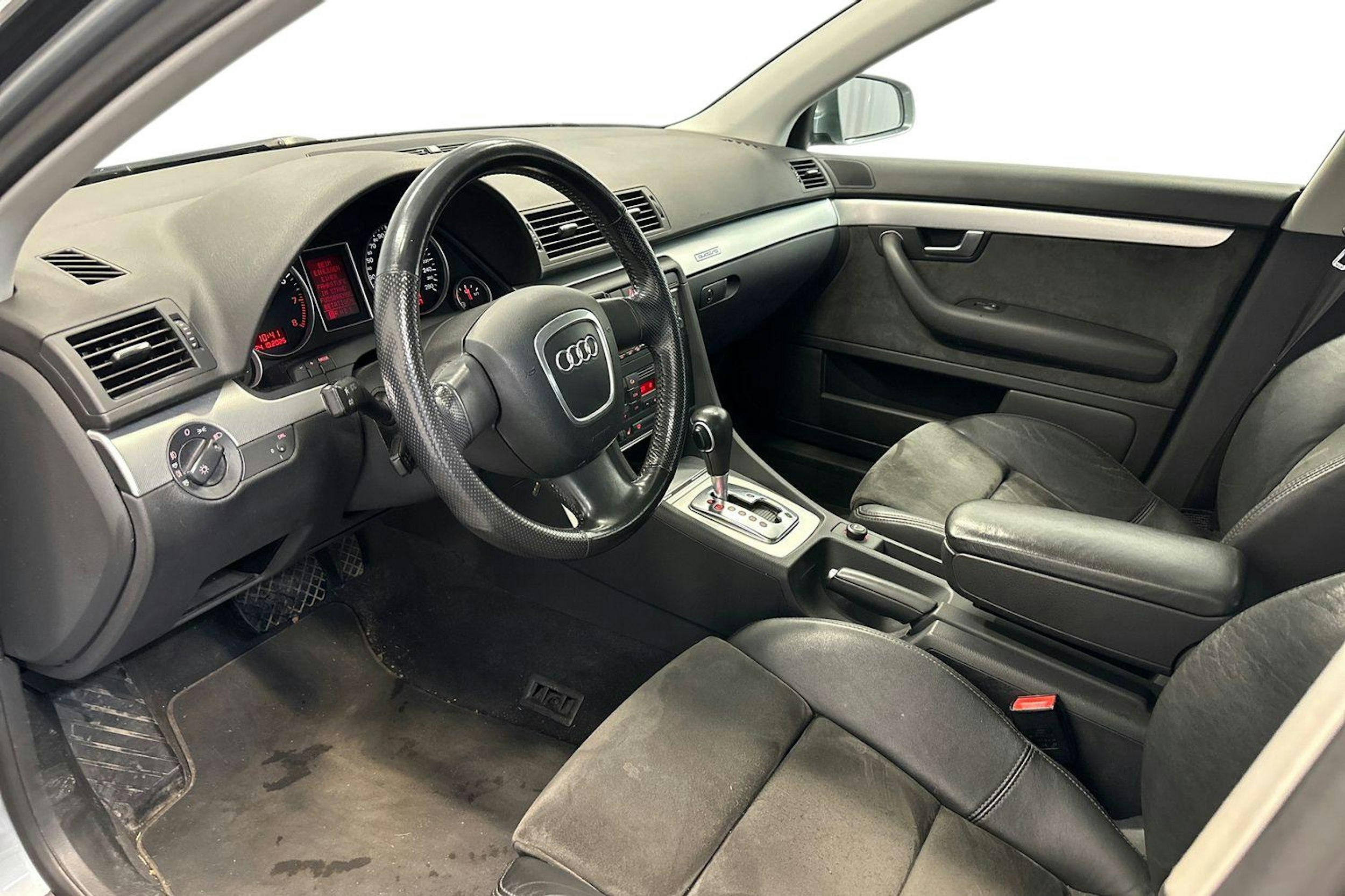 Harmaa Audi A4 2005 kuva 7.