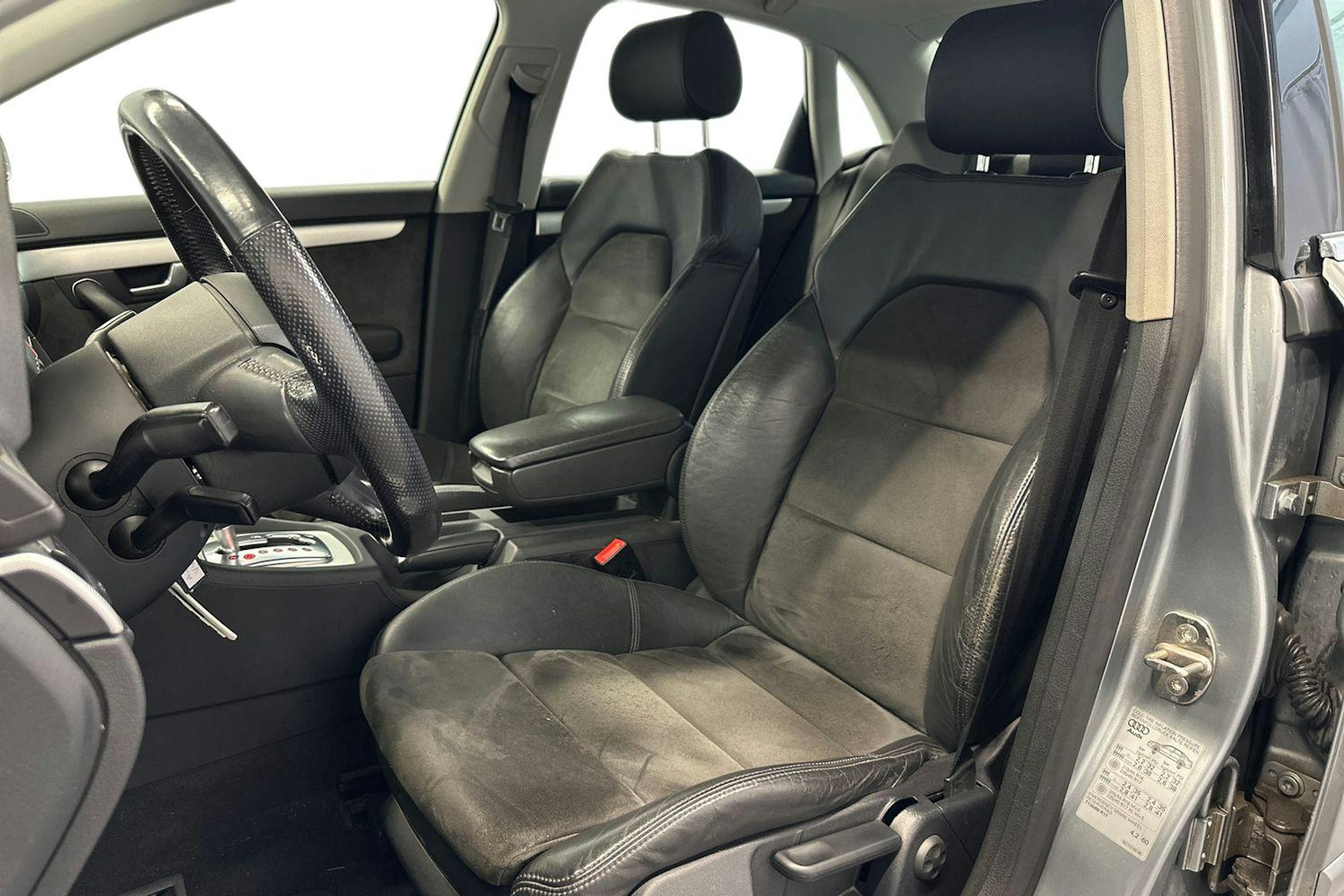 Harmaa Audi A4 2005 kuva 8.
