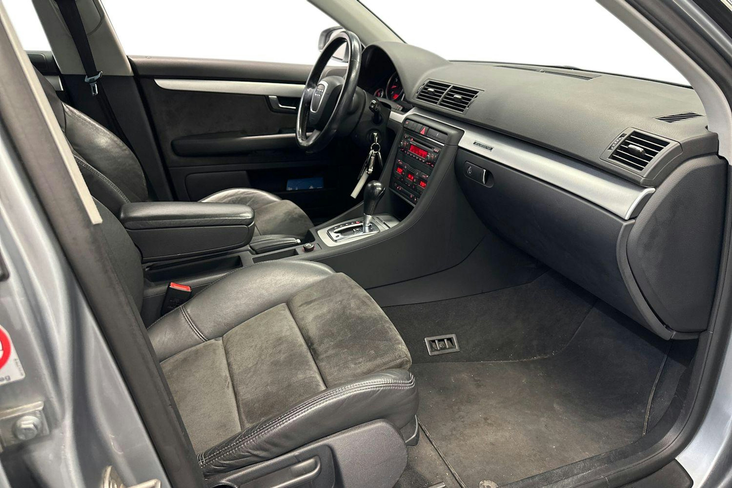 Harmaa Audi A4 2005 kuva 9.