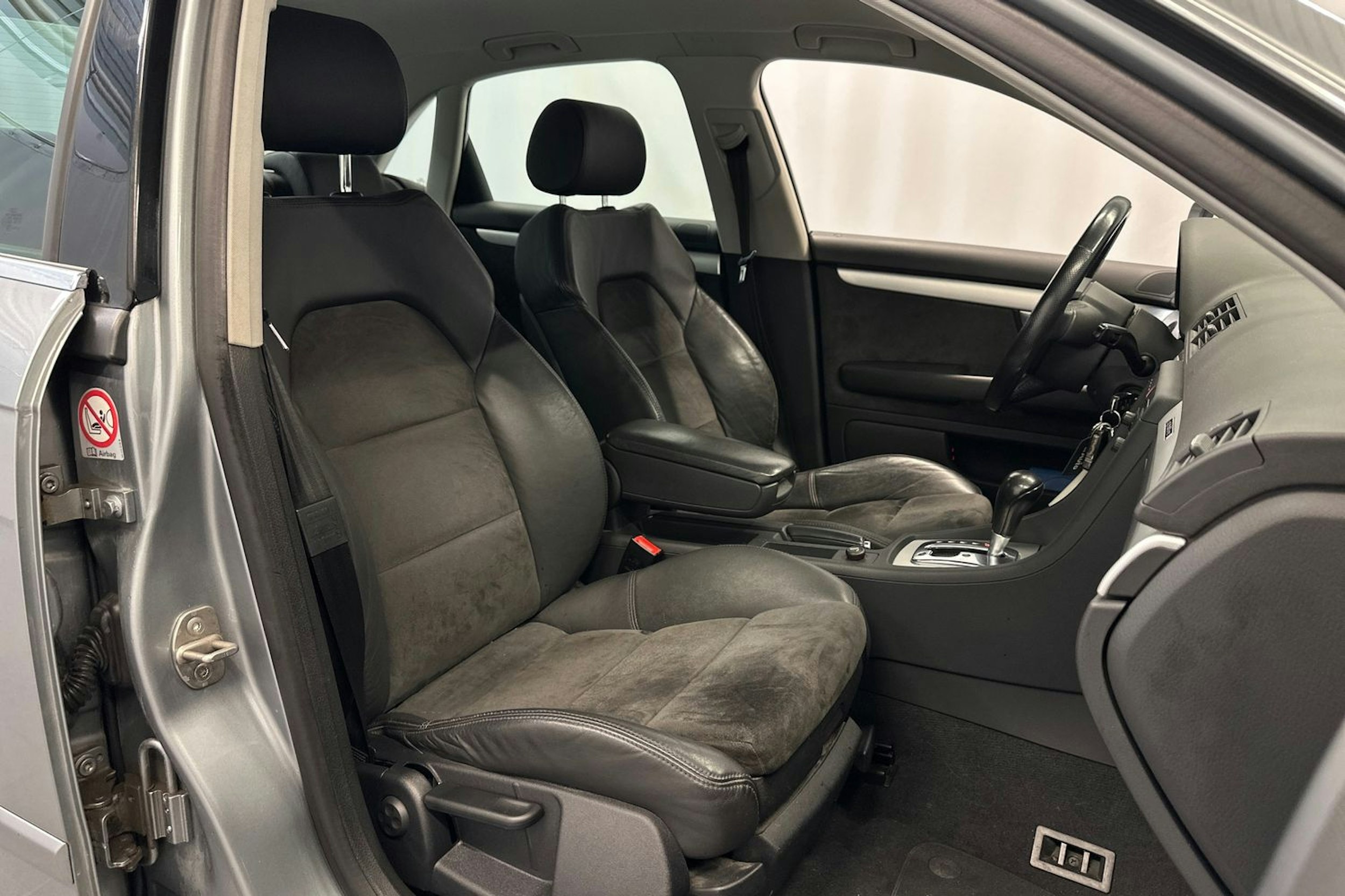 Harmaa Audi A4 2005 kuva 10.