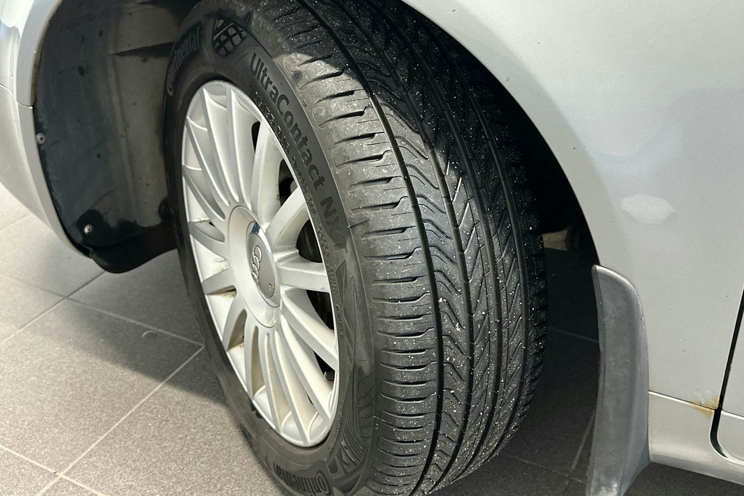 Harmaa Audi A4 2005 kuva 13.