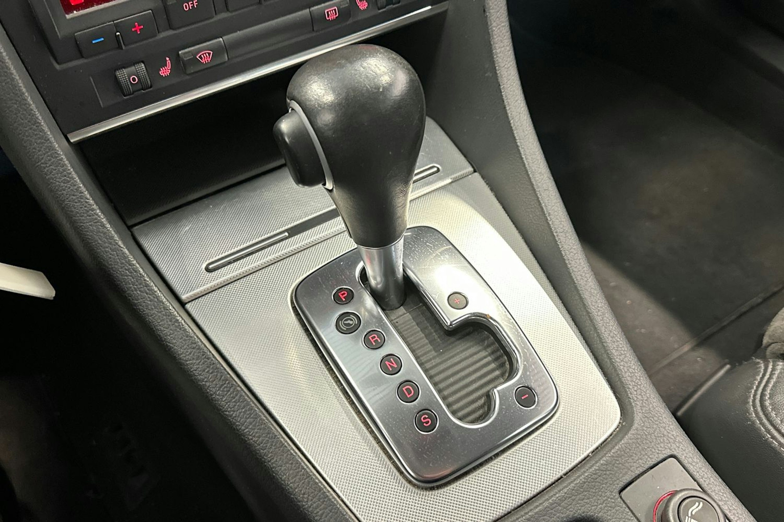 Harmaa Audi A4 2005 kuva 17.