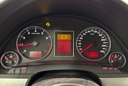 Punainen Audi A4 2006 kuva 13.