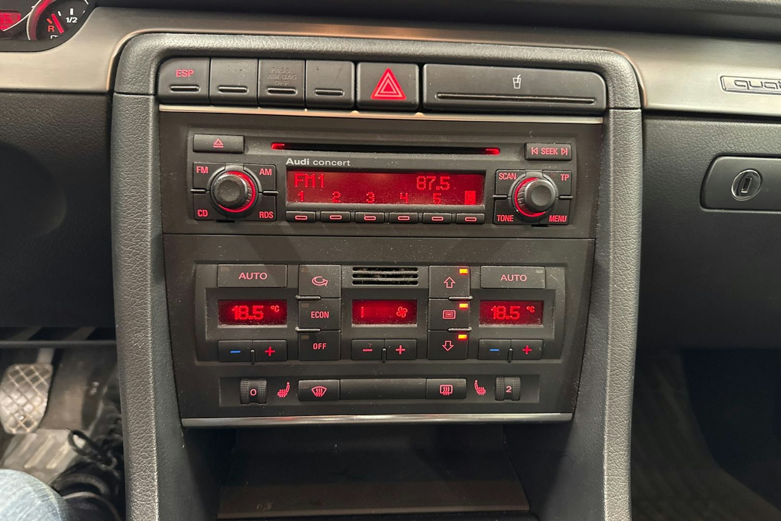 Punainen Audi A4 2006 kuva 14.