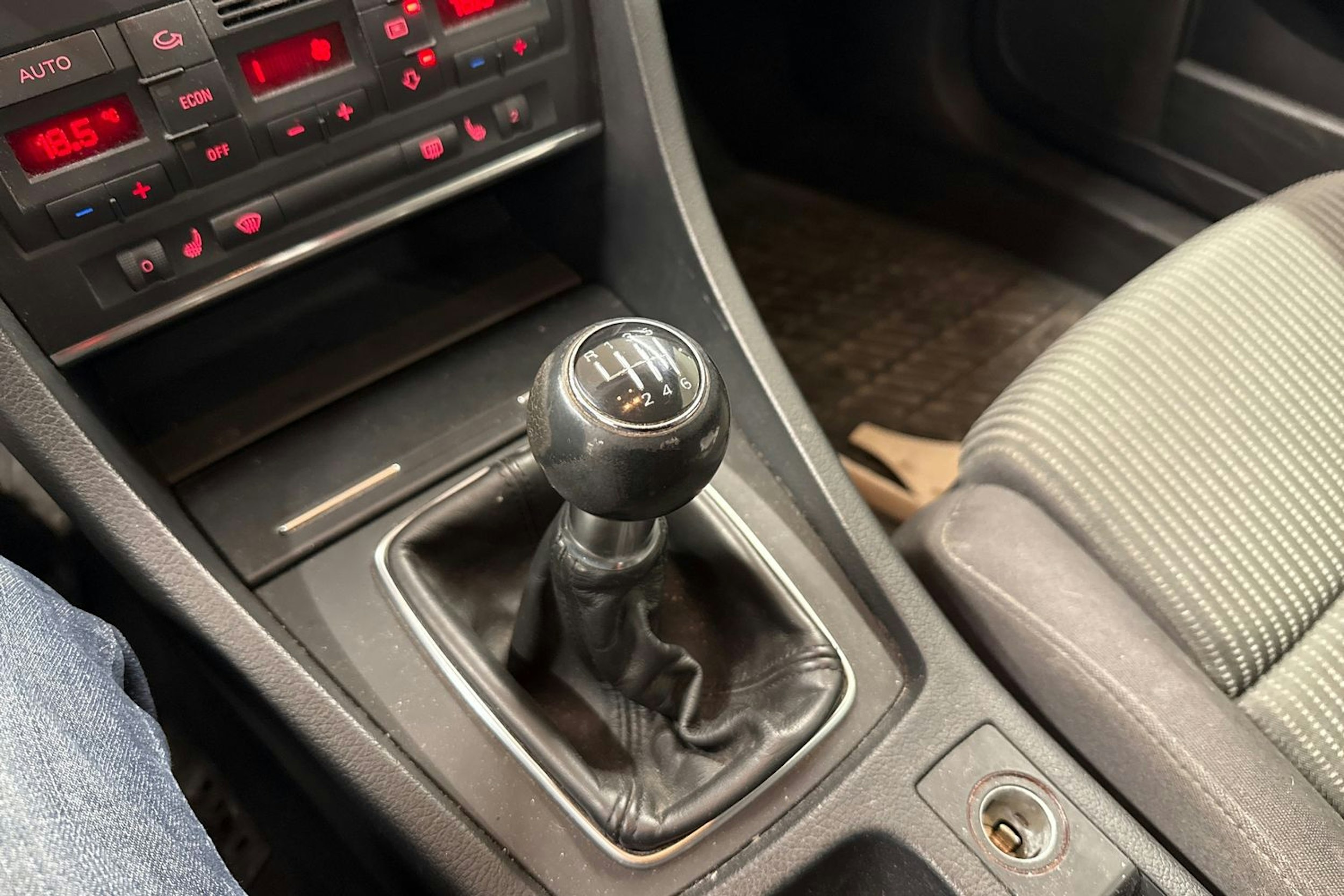 Punainen Audi A4 2006 kuva 15.