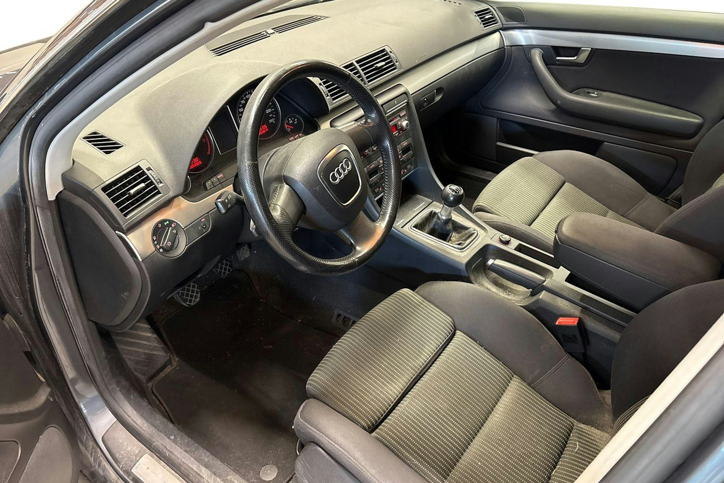 harmaa Audi A4 2006 kuva 6.