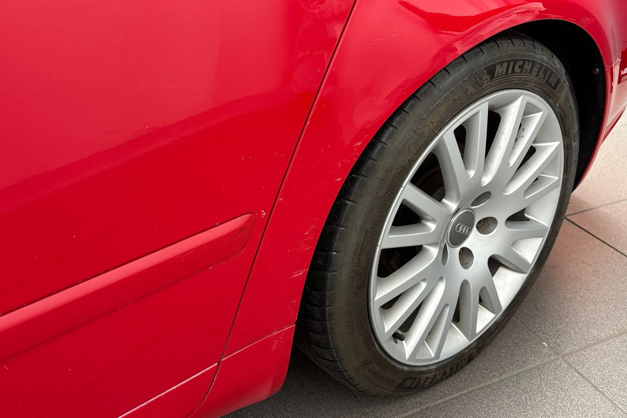 punainen Audi A4 2006 kuva 28.