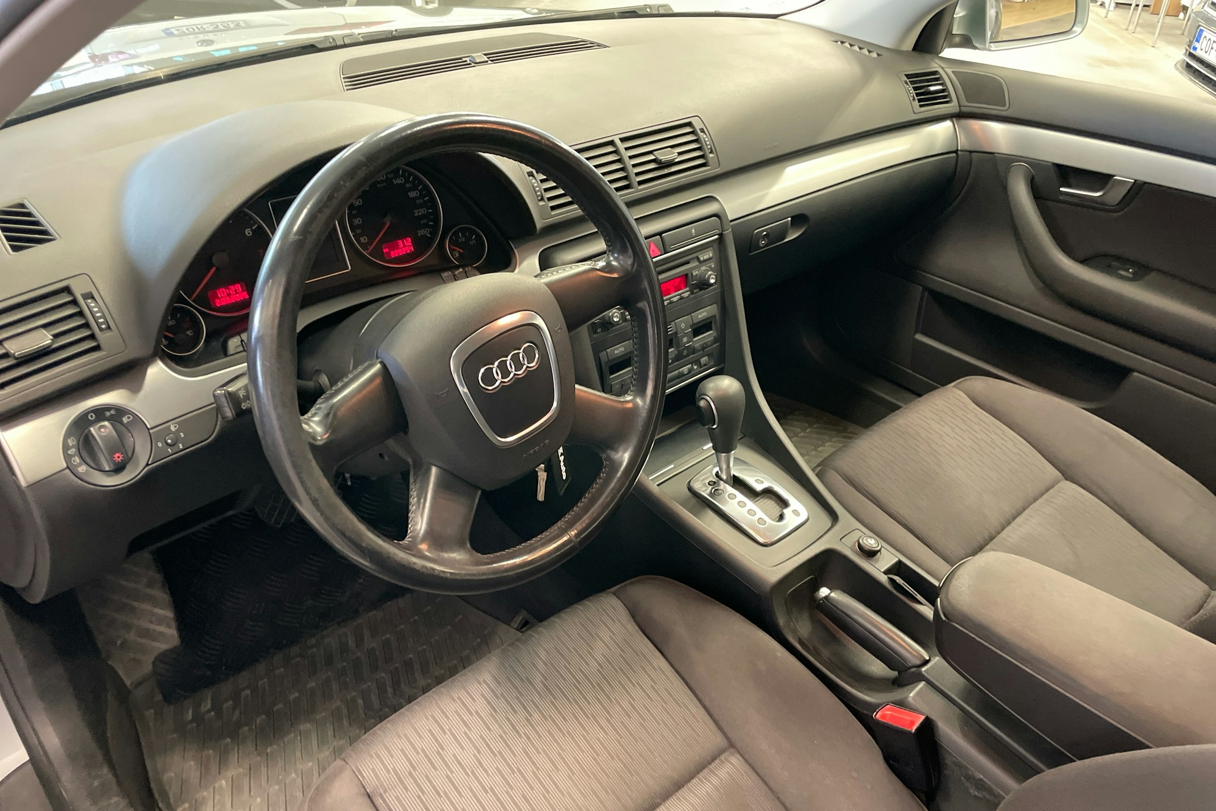 Harmaa Audi A4 2006 kuva 6.