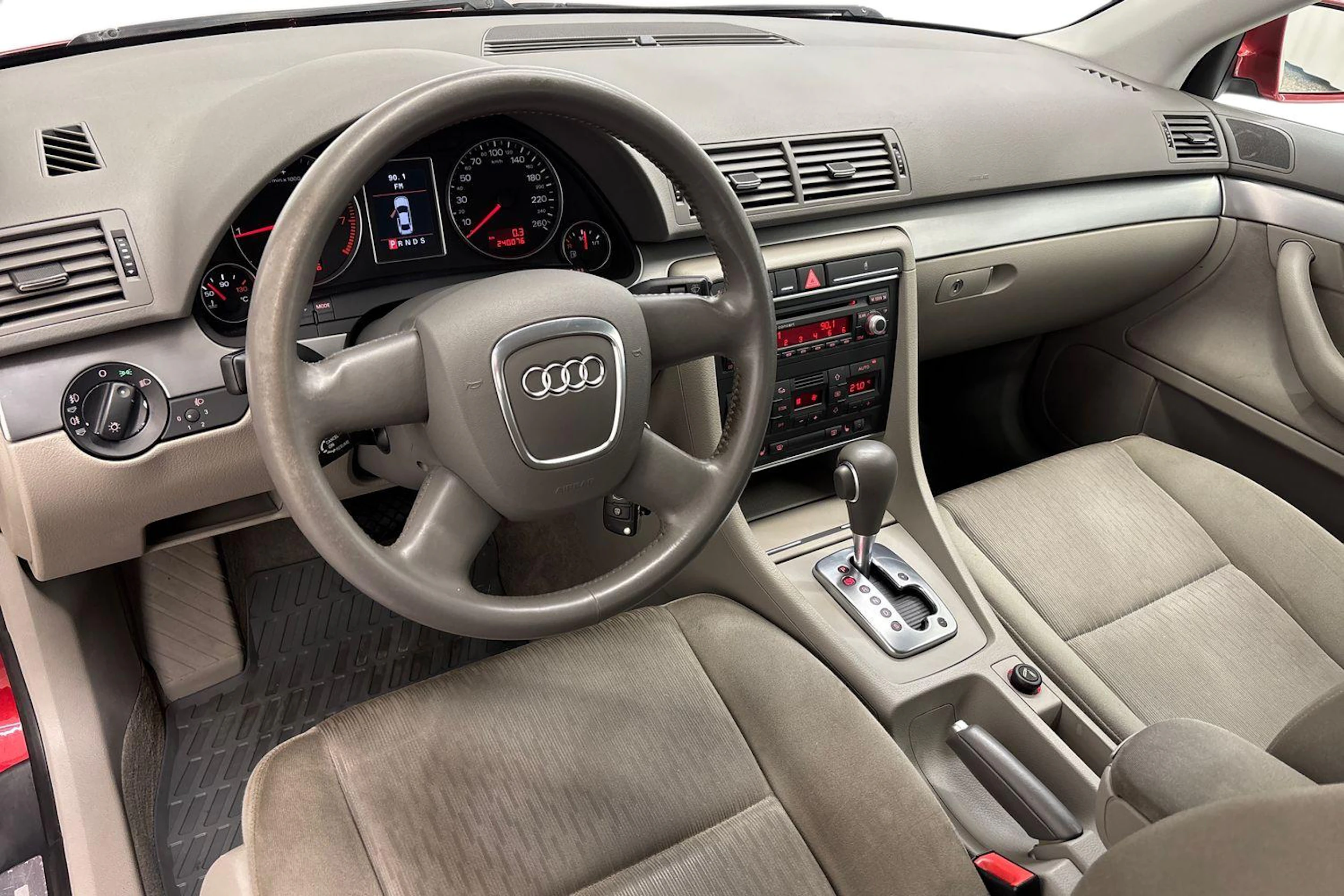 Punainen Audi A4 2006 kuva 6.