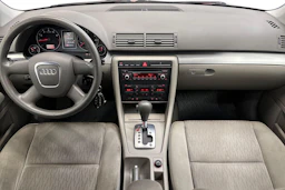 Punainen Audi A4 2006 kuva 7.