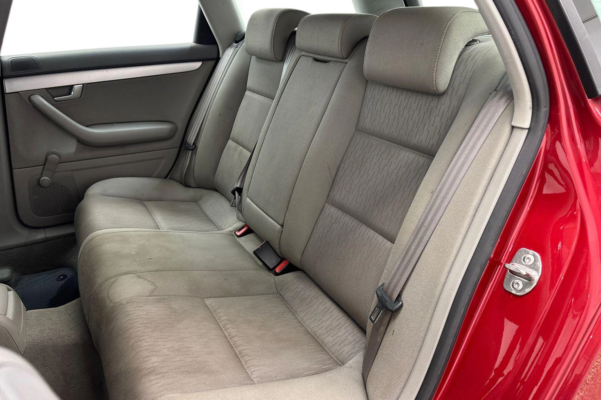Punainen Audi A4 2006 kuva 8.