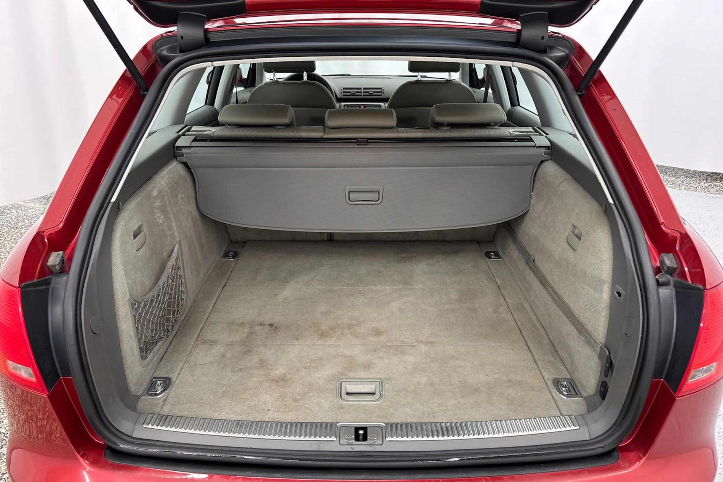 Punainen Audi A4 2006 kuva 10.