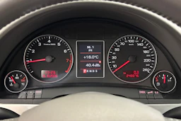 Punainen Audi A4 2006 kuva 11.