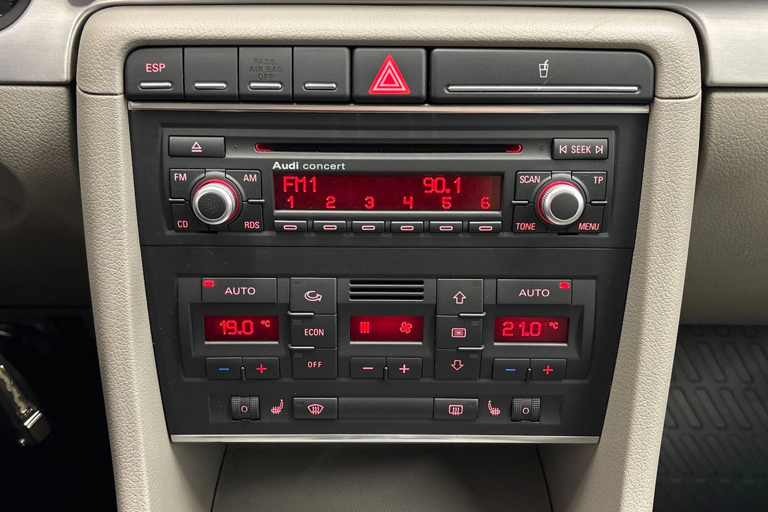 Punainen Audi A4 2006 kuva 14.