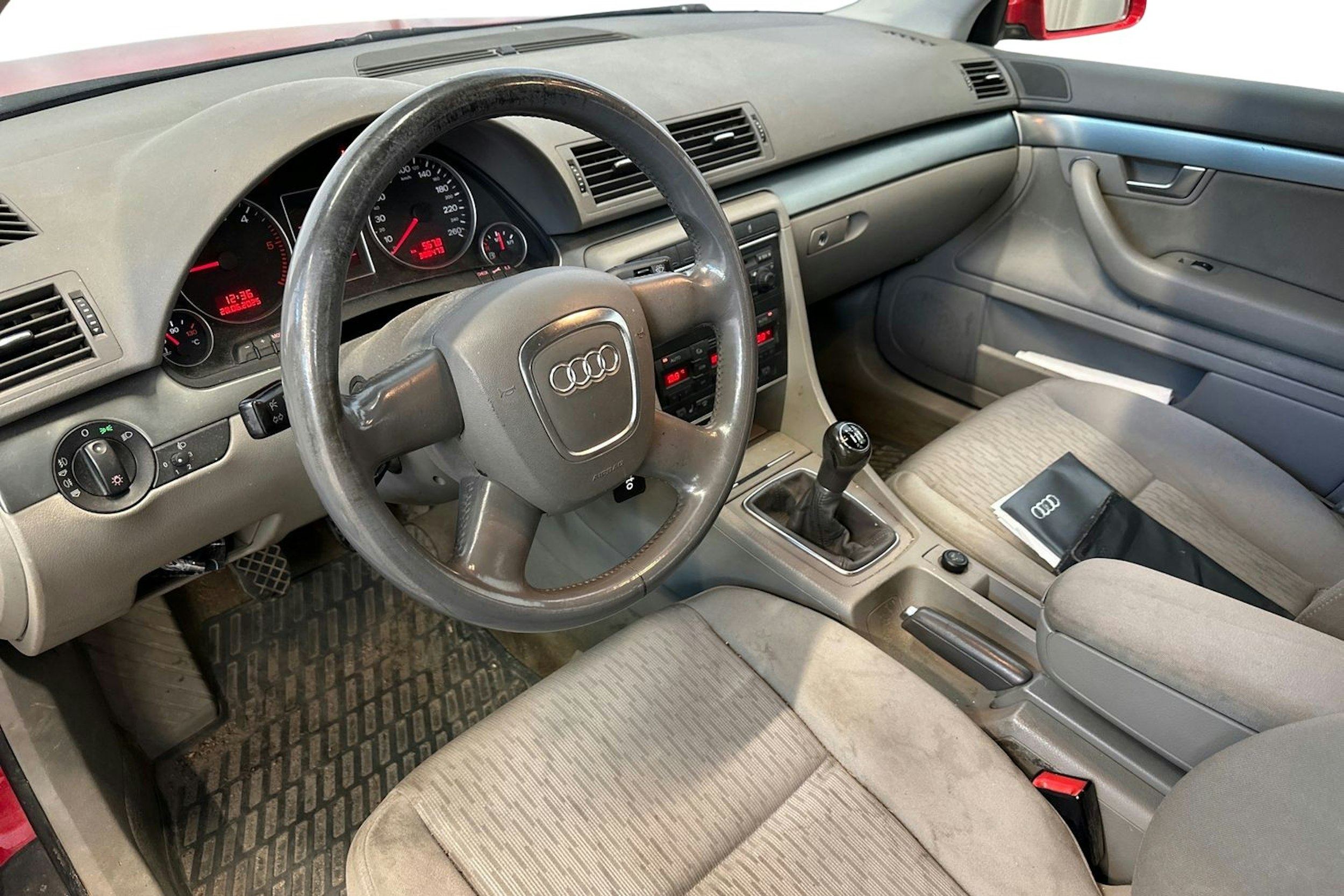 punainen Audi A4 2006 kuva 6.