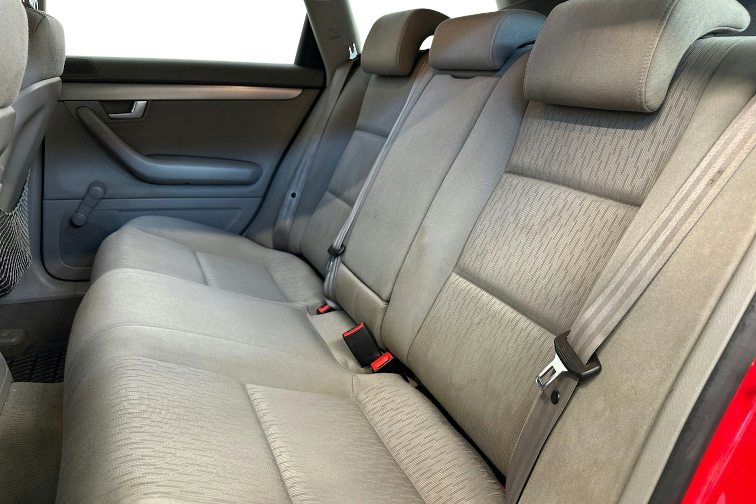punainen Audi A4 2006 kuva 8.