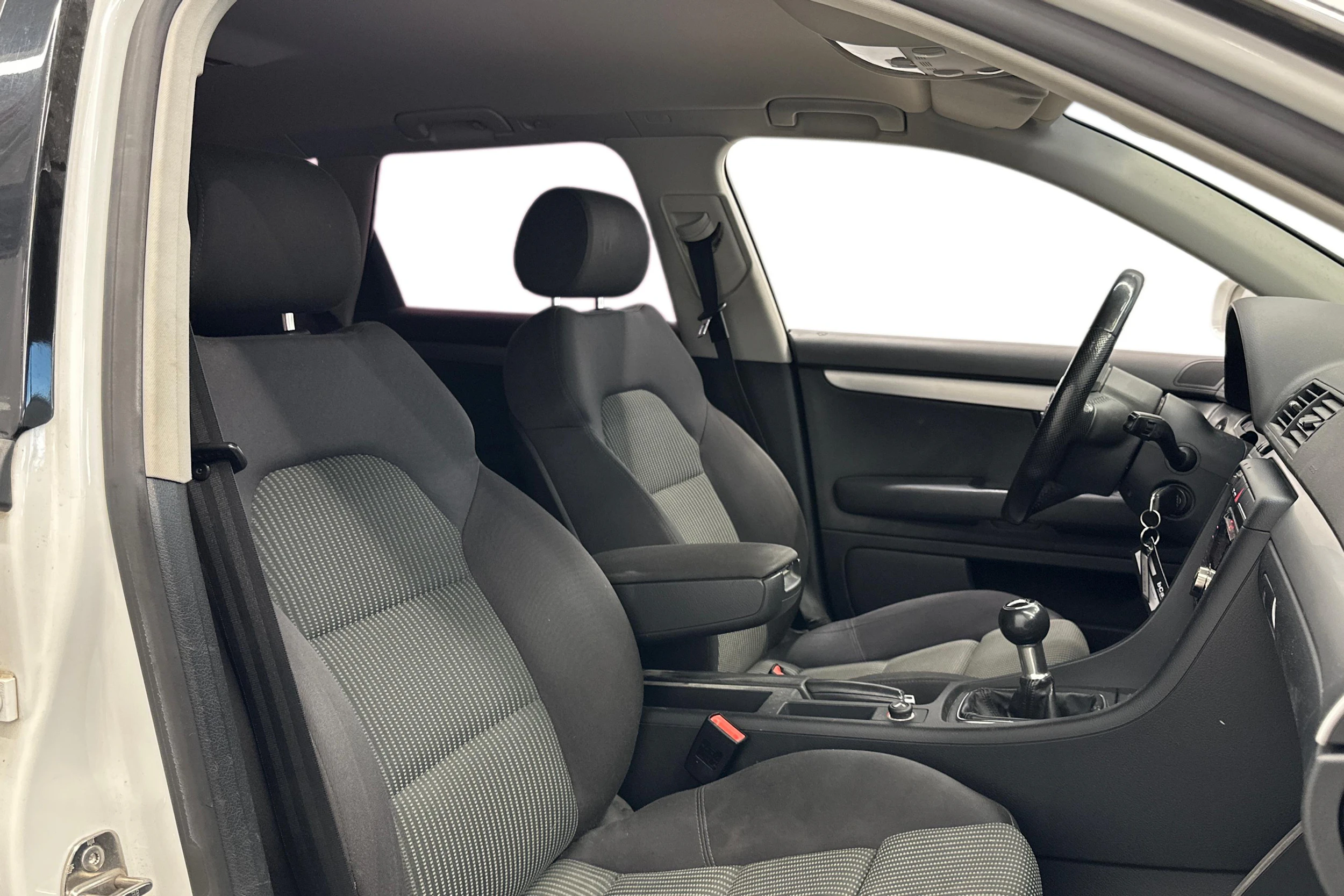 valkoinen Audi A4 2007 kuva 7.