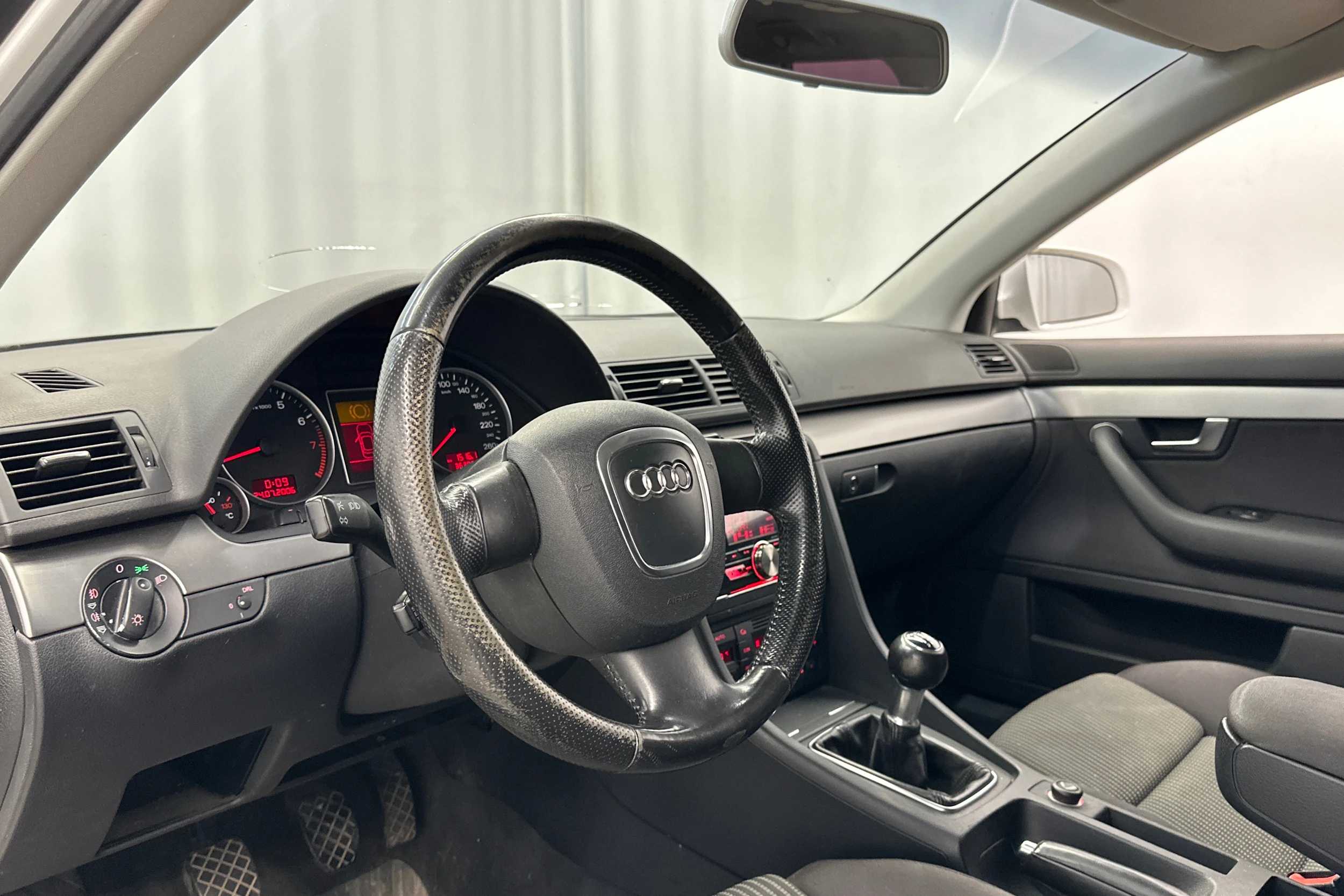 valkoinen Audi A4 2007 kuva 10.