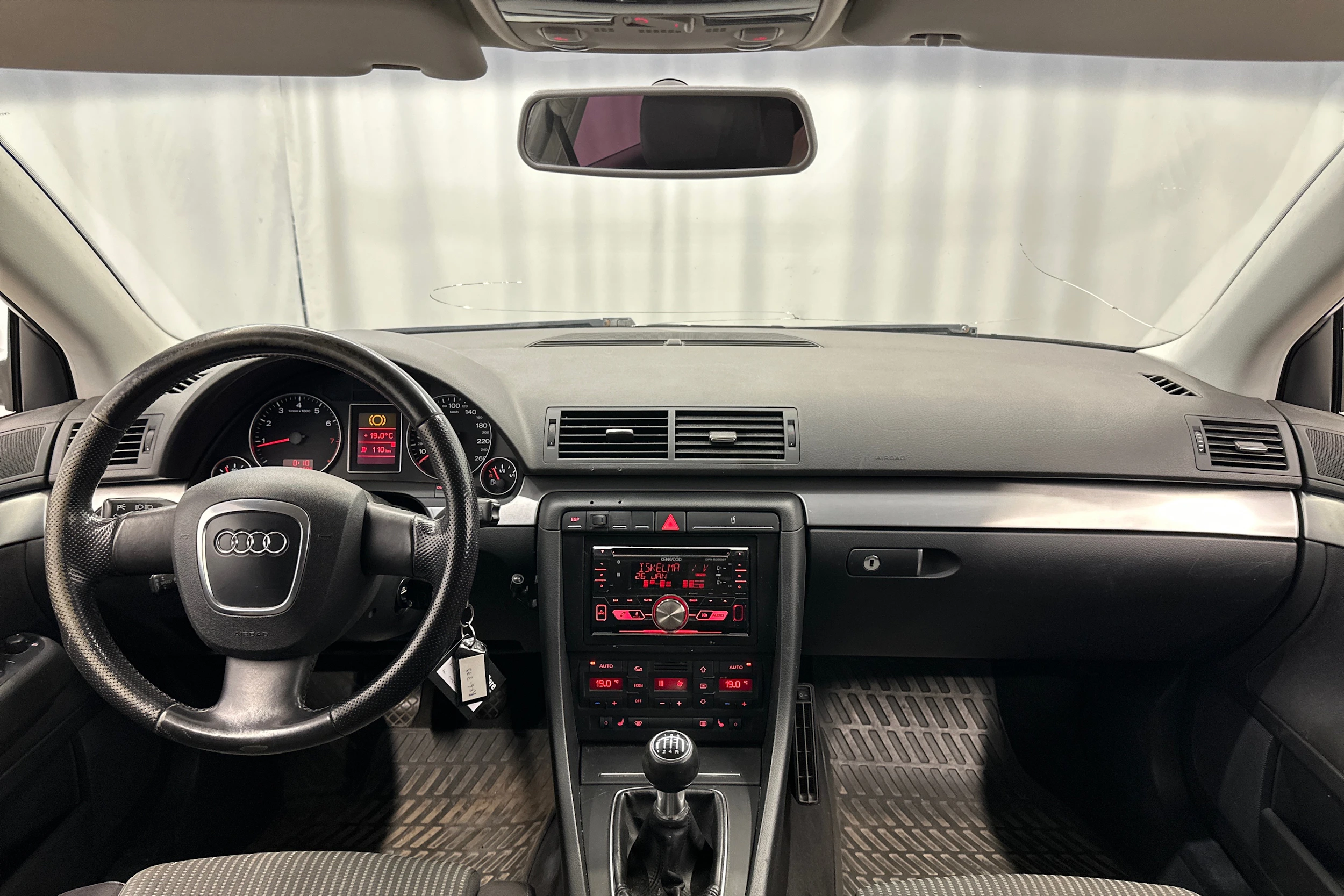valkoinen Audi A4 2007 kuva 11.