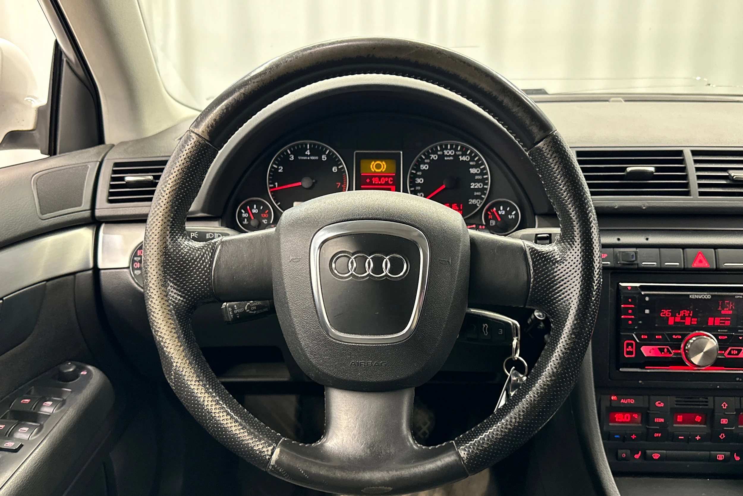 valkoinen Audi A4 2007 kuva 12.