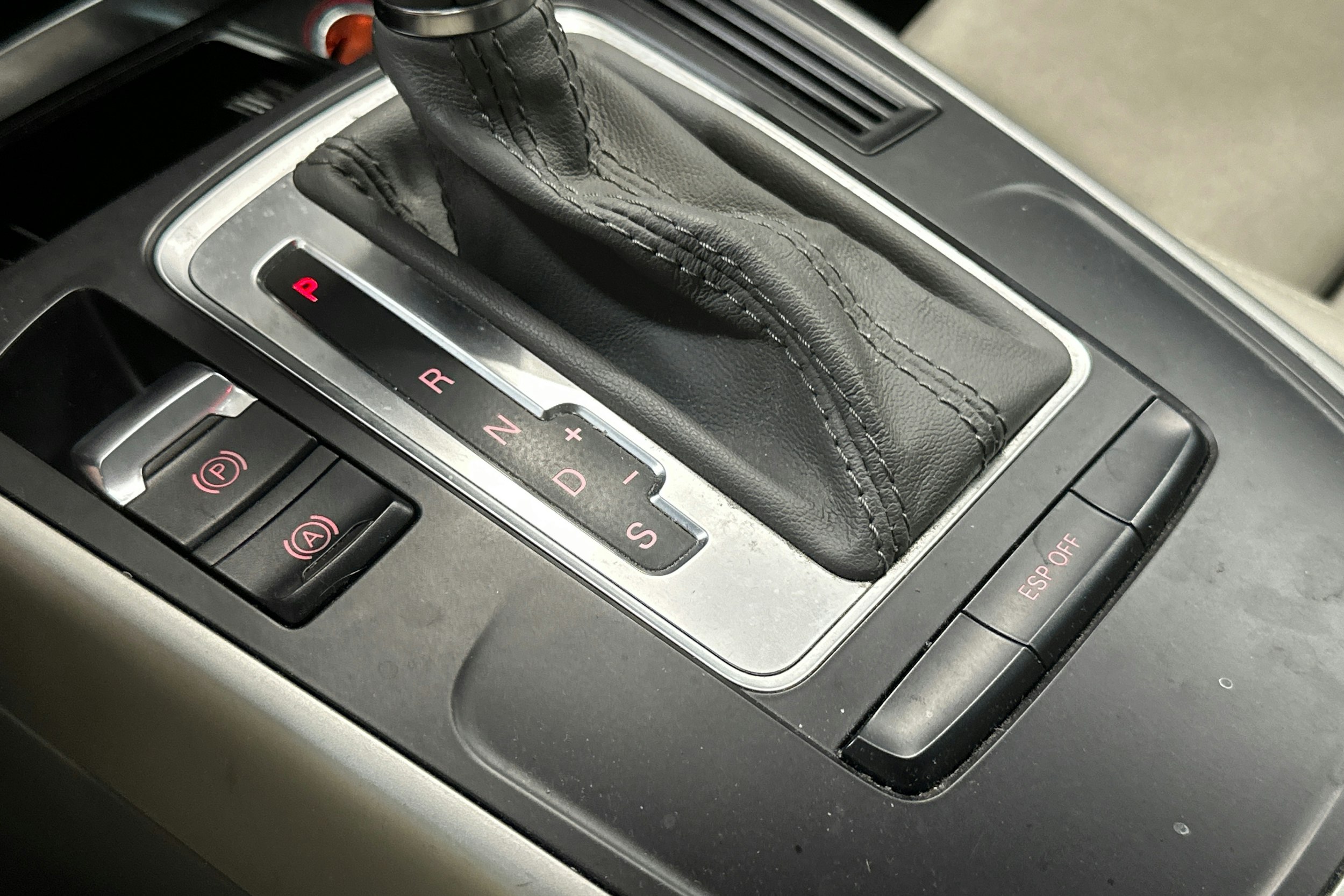 Harmaa Audi A4 2008 kuva 16.