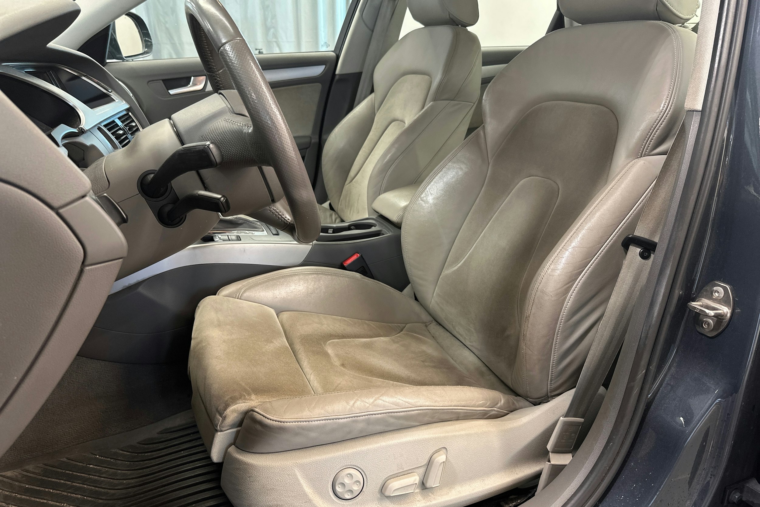 Harmaa Audi A4 2008 kuva 24.