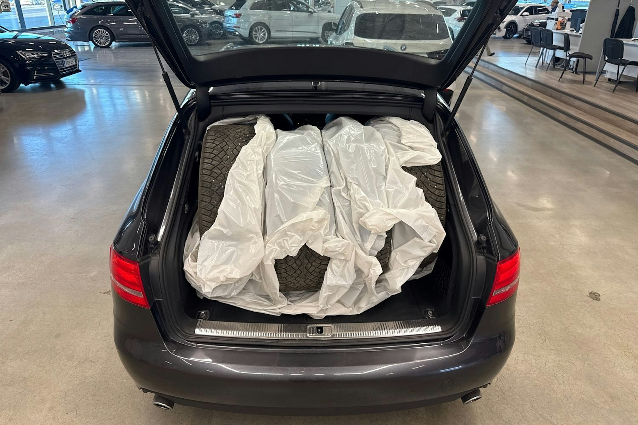 harmaa Audi A4 2008 kuva 23.