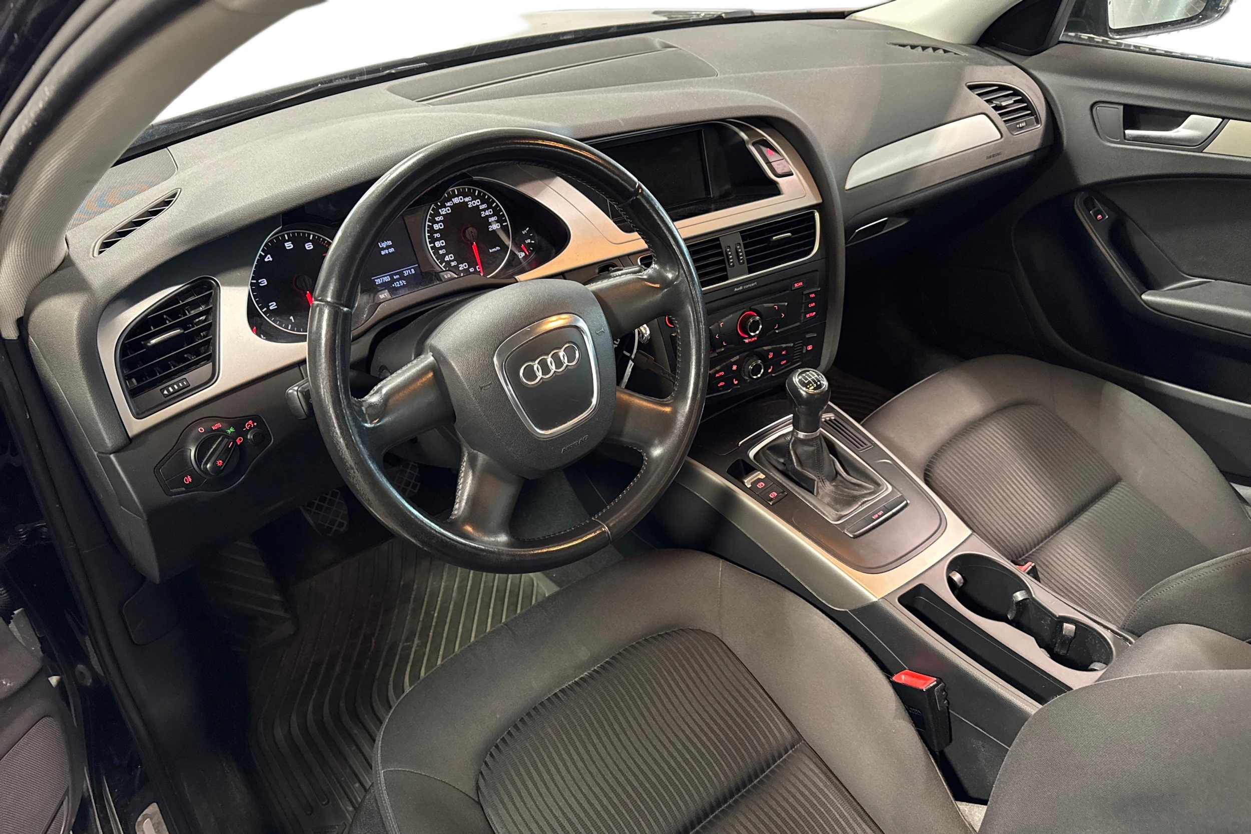 Musta Audi A4 2008 kuva 6.