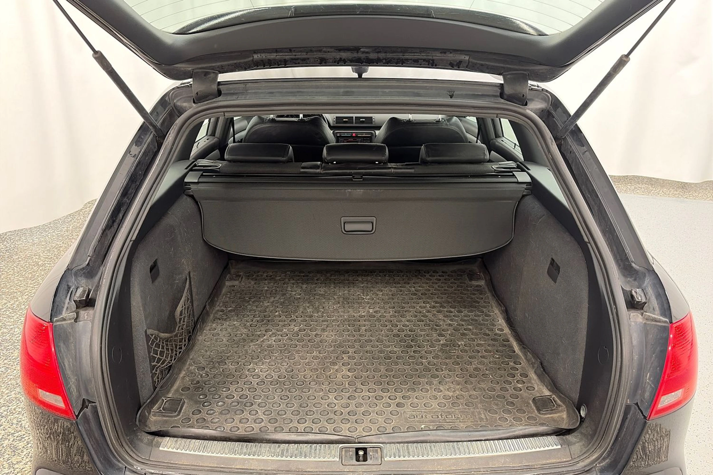Musta Audi A4 2008 kuva 12.