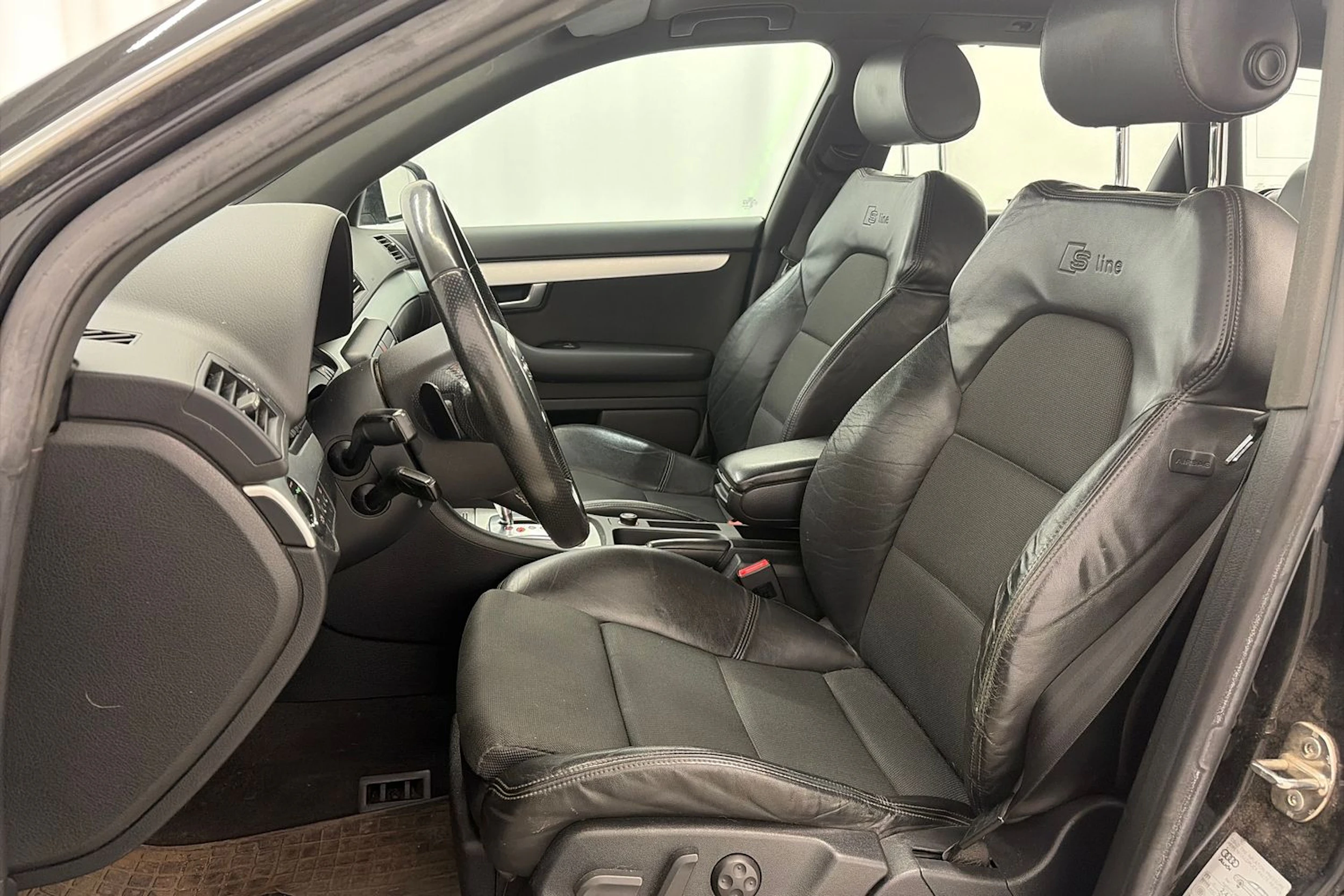 Musta Audi A4 2008 kuva 13.