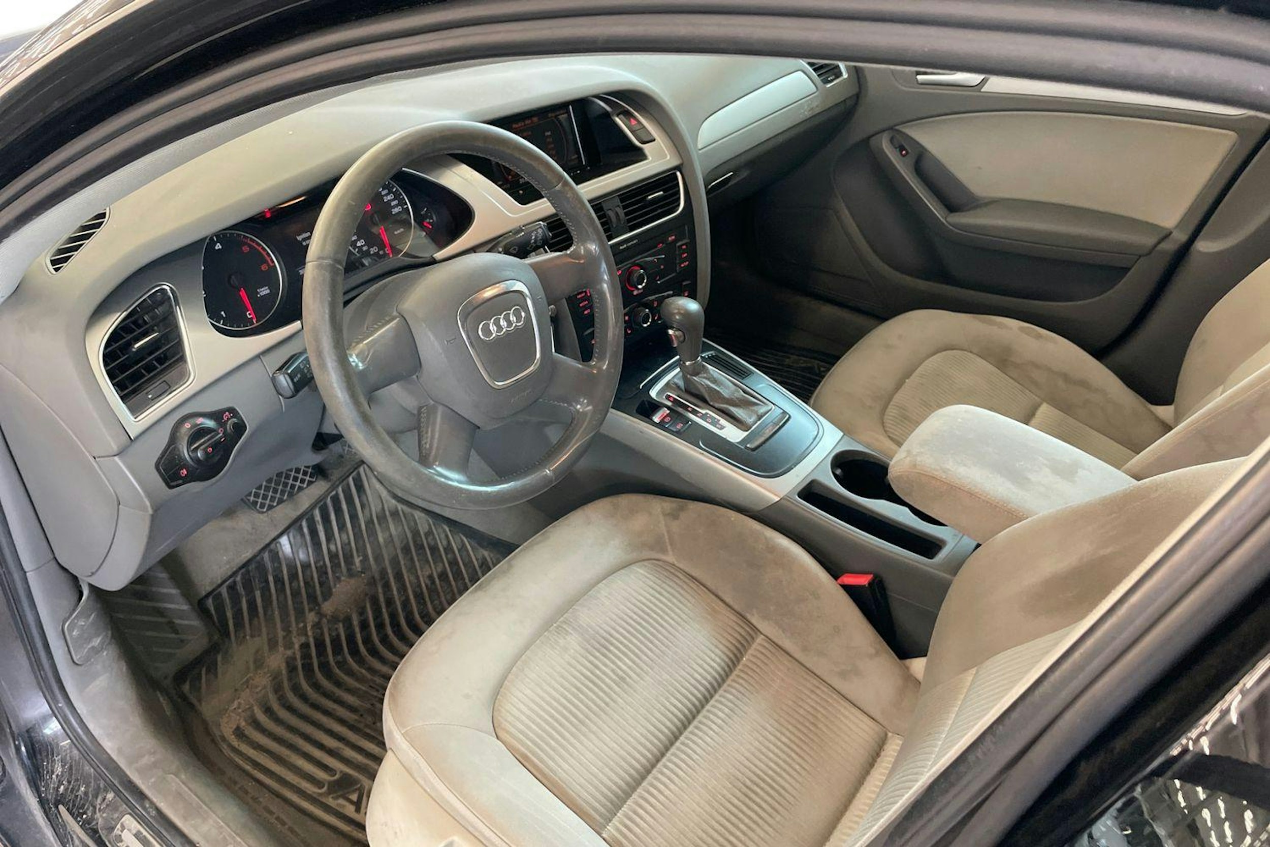 Musta Audi A4 2009 kuva 6.