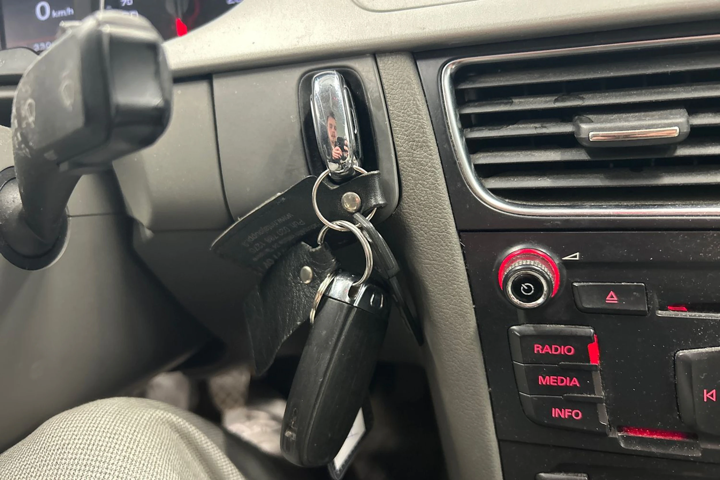 musta Audi A4 2009 kuva 27.