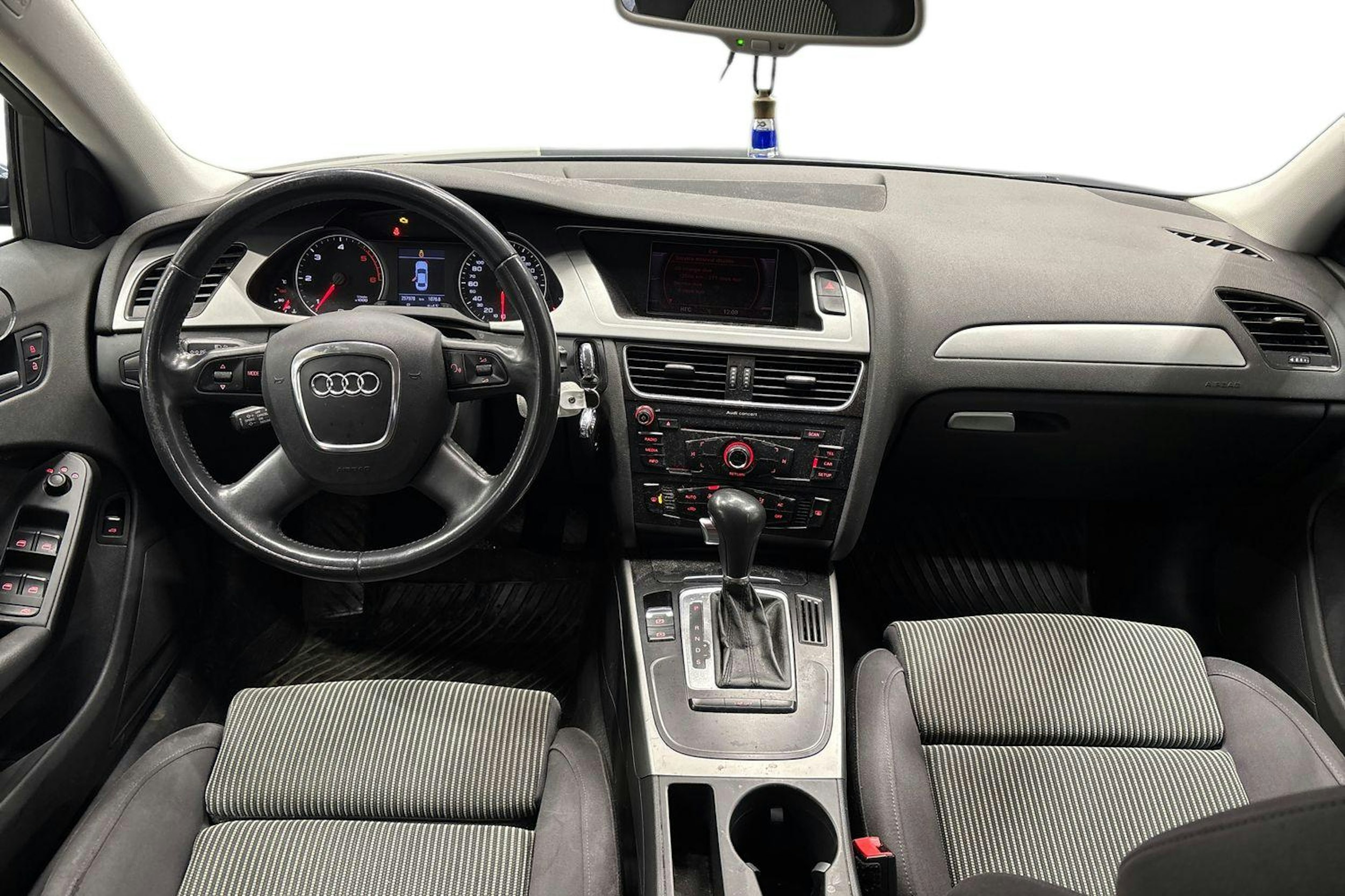 Harmaa Audi A4 2009 kuva 7.