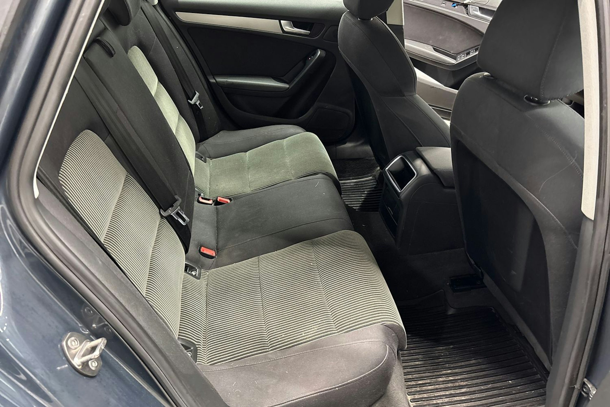 Harmaa Audi A4 2009 kuva 13.