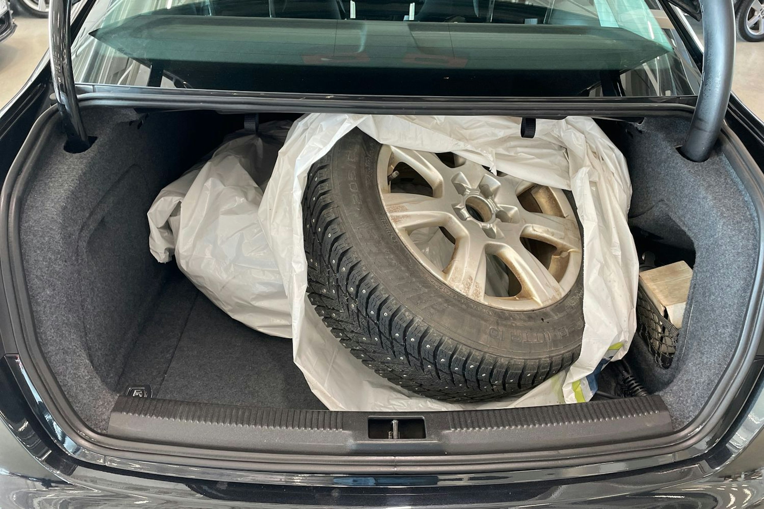 musta Audi A4 2009 kuva 11.