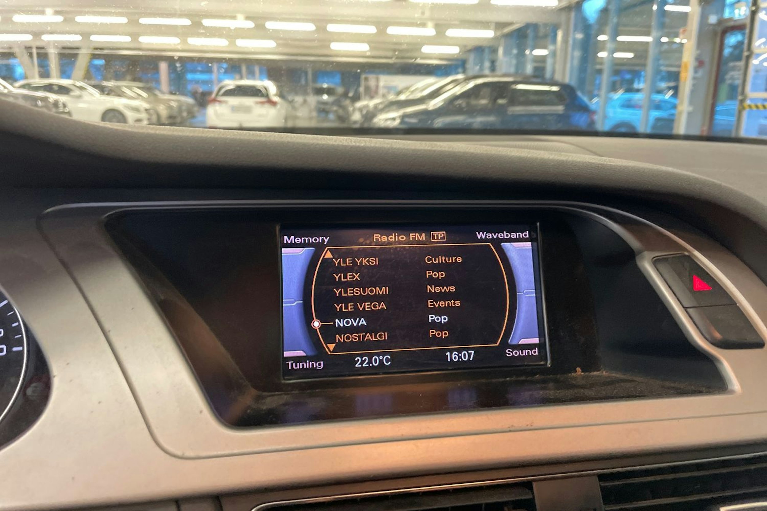 Harmaa Audi A4 2009 kuva 12.