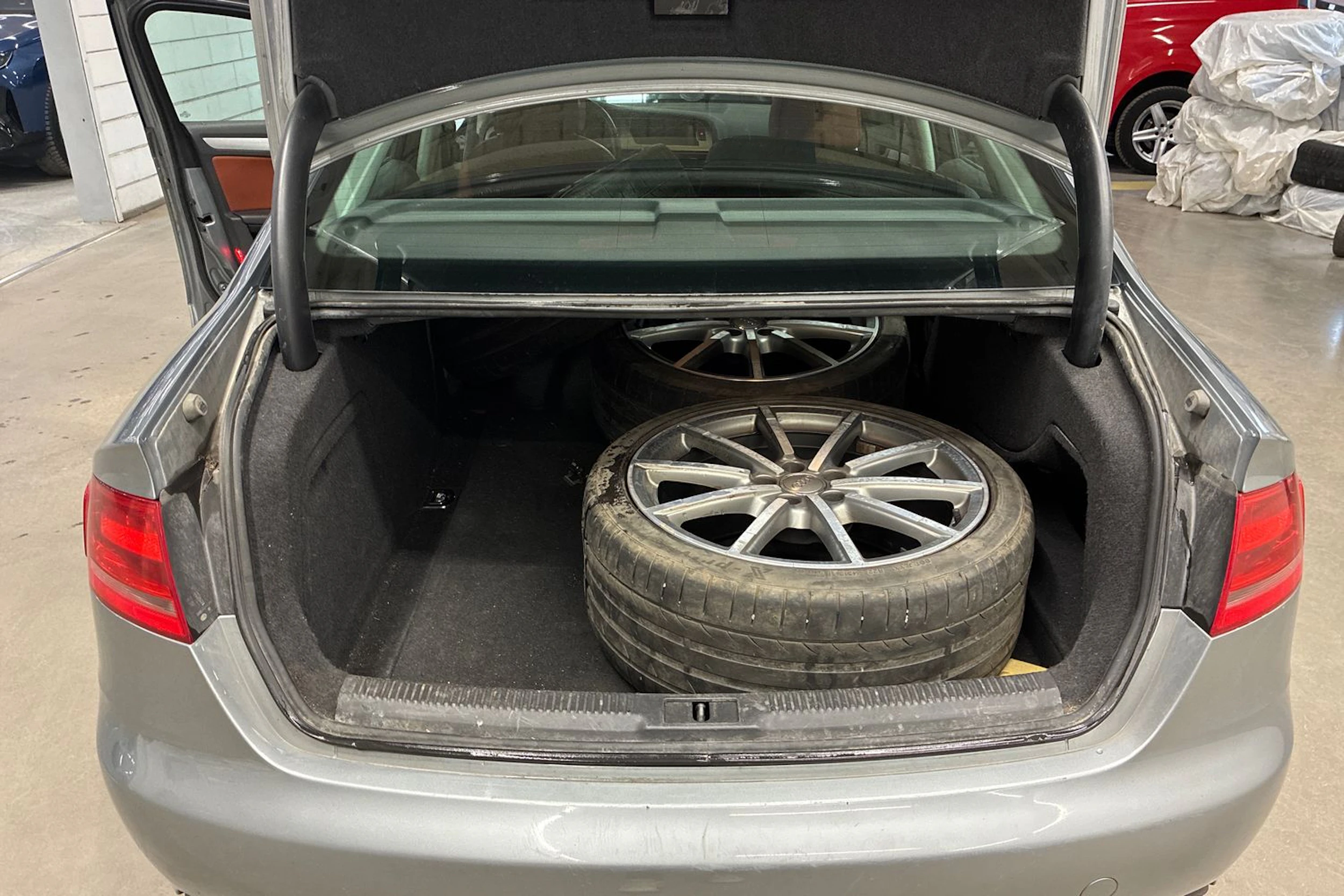 harmaa Audi A4 2009 kuva 11.