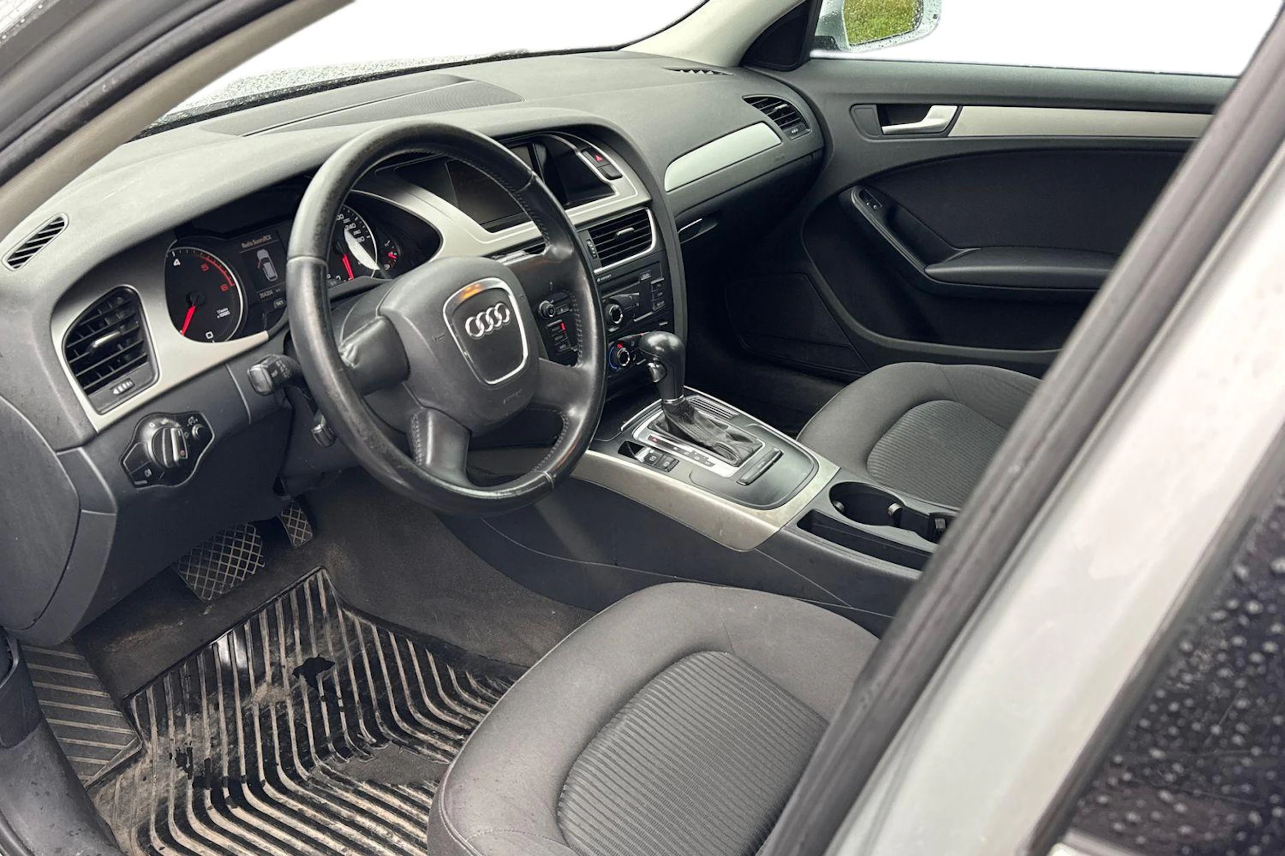 Hopea Audi A4 2009 kuva 6.