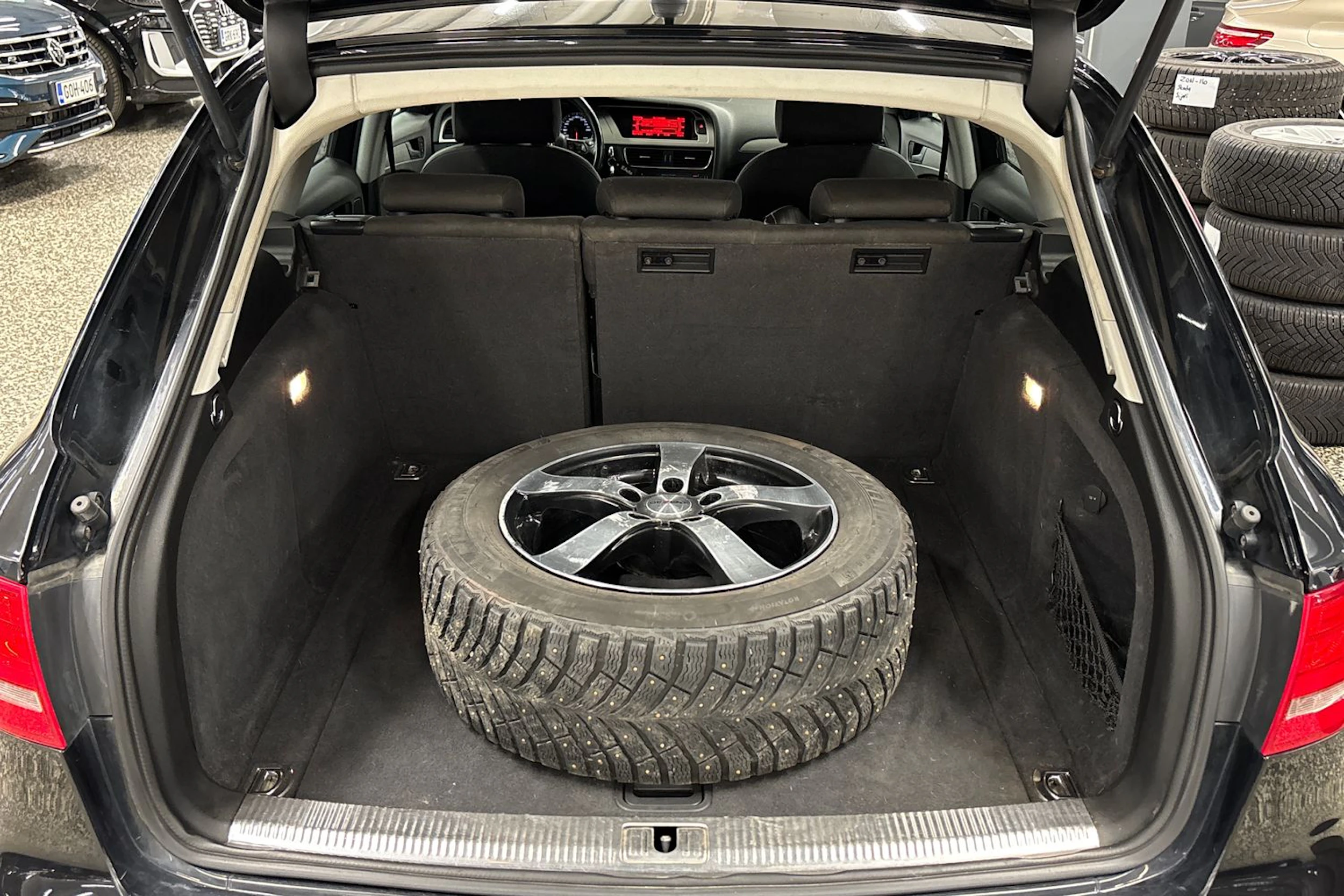 Musta Audi A4 2009 kuva 10.