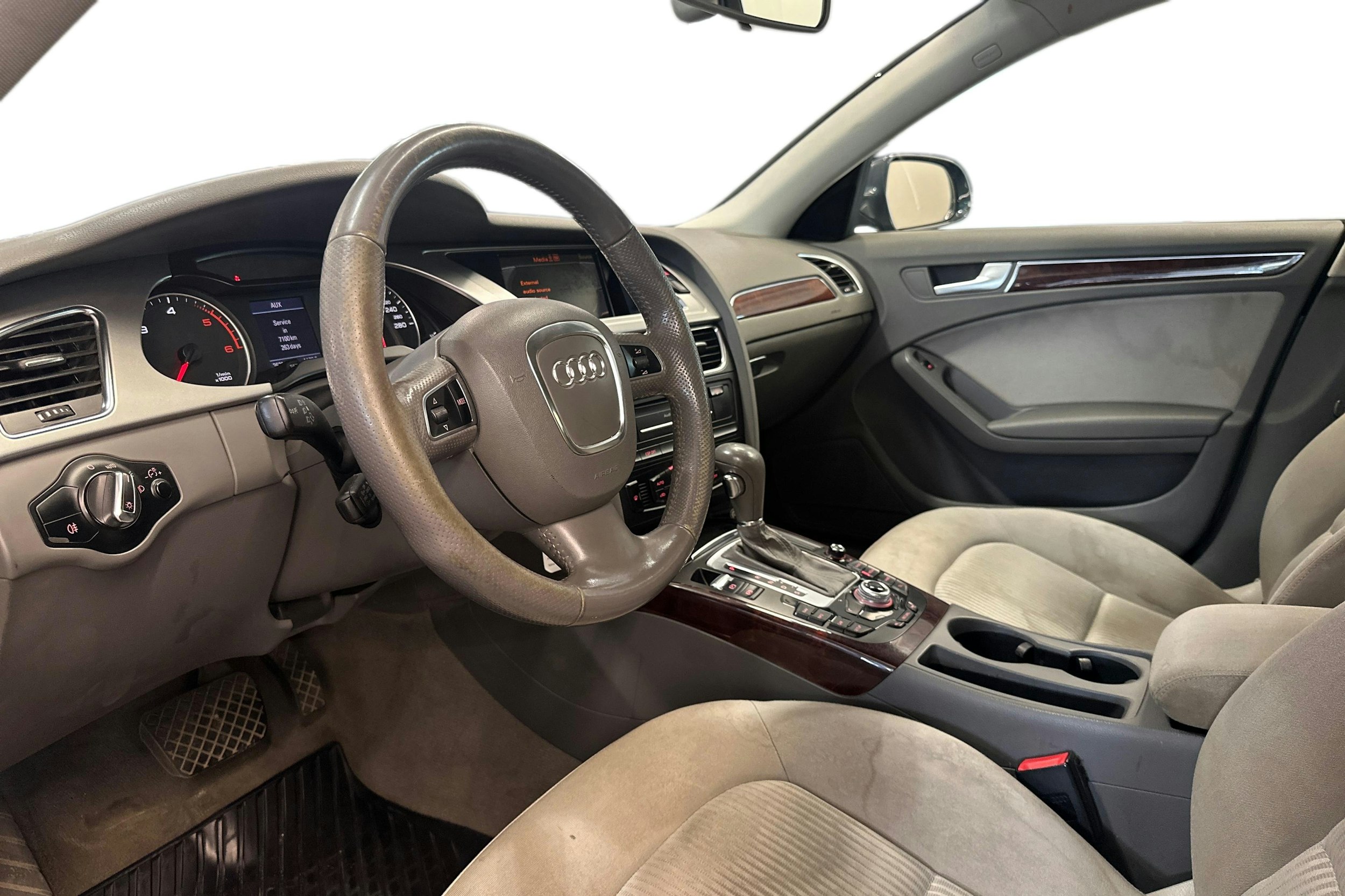 Harmaa Audi A4 2010 kuva 7.