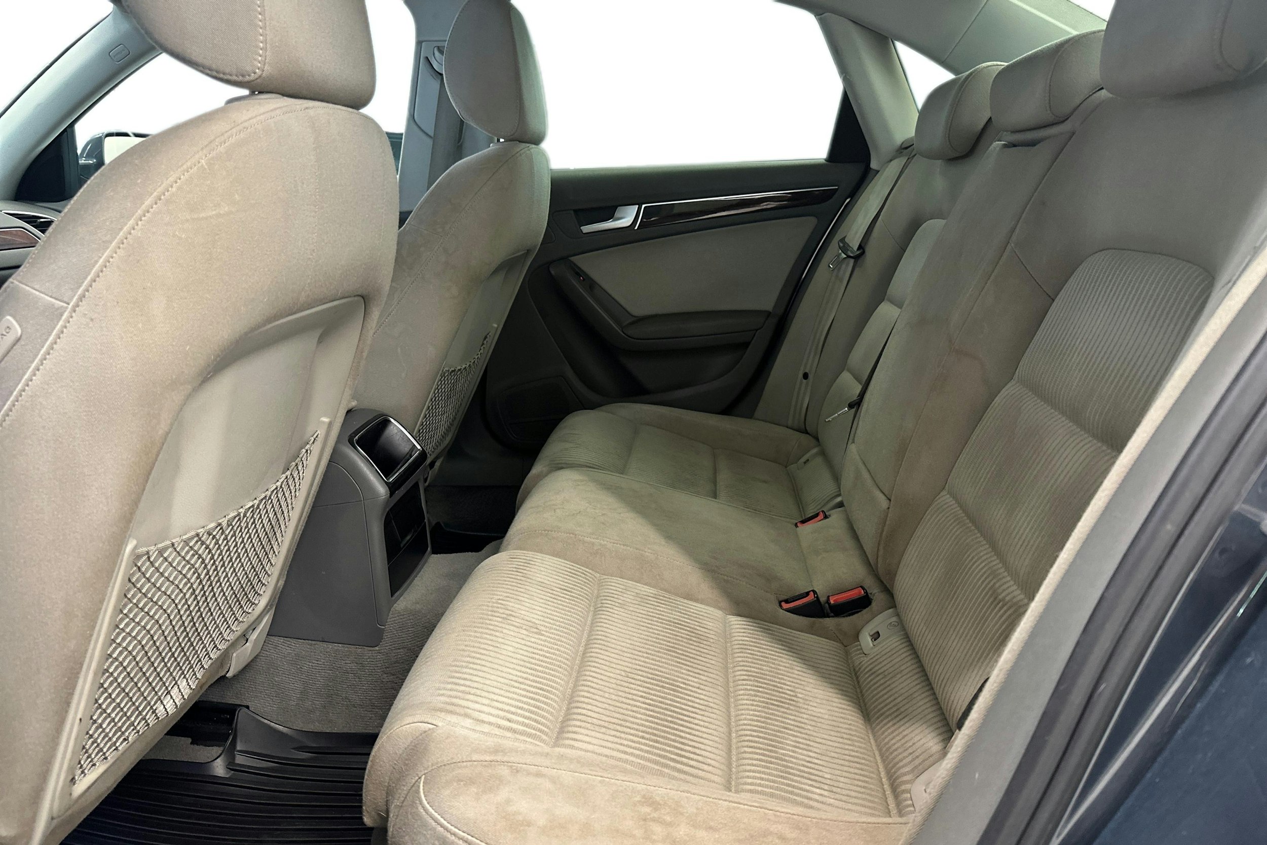 Harmaa Audi A4 2010 kuva 10.