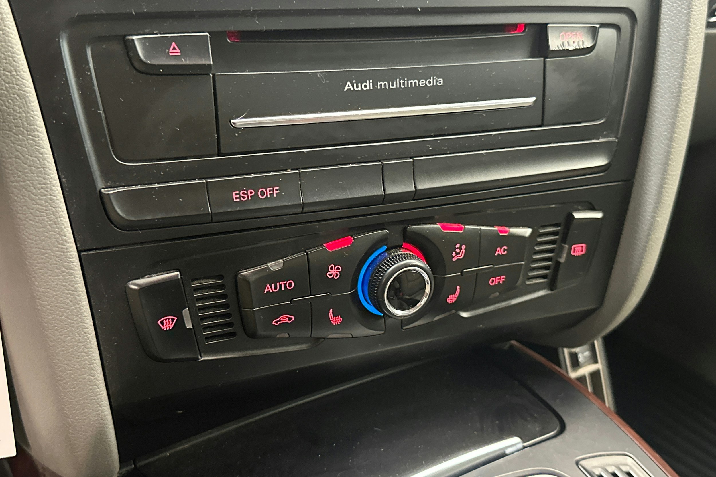 Harmaa Audi A4 2010 kuva 22.