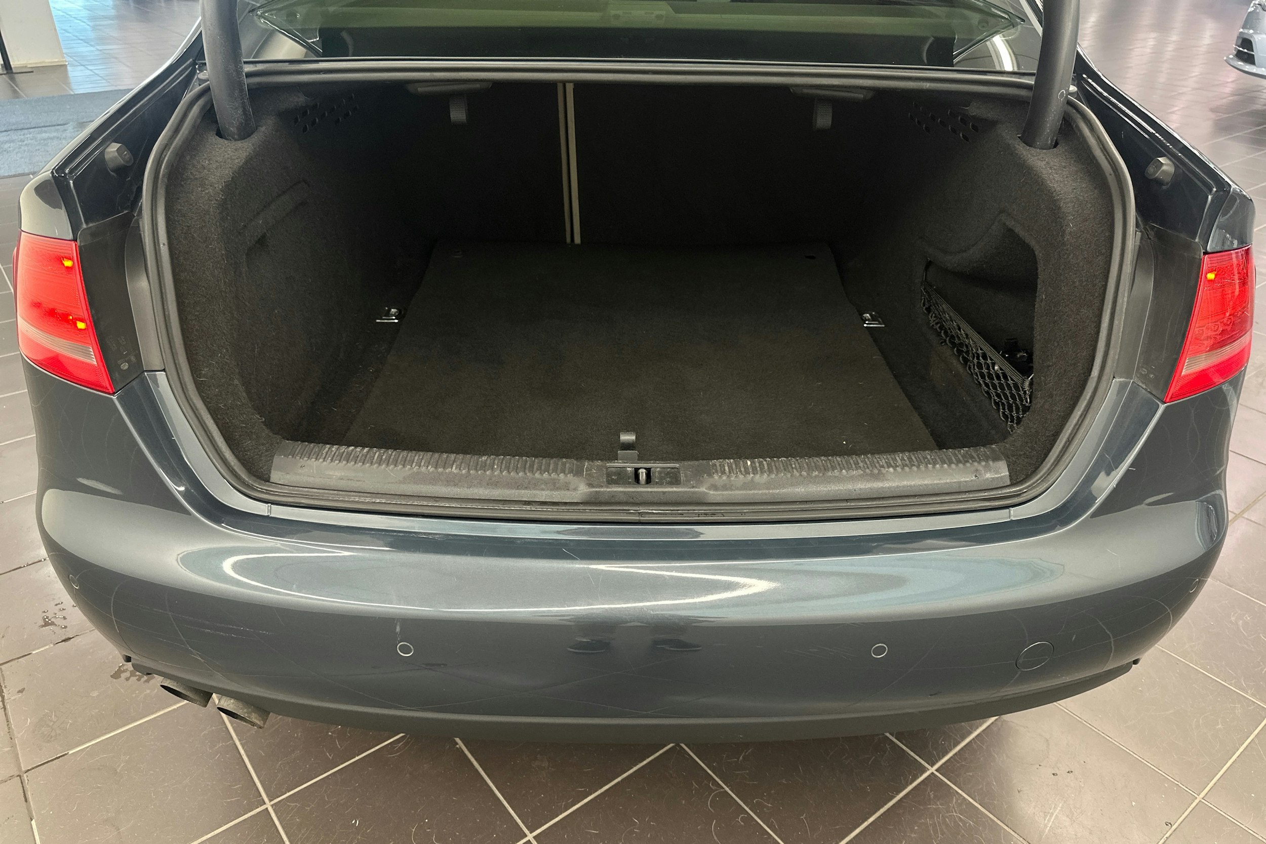 Harmaa Audi A4 2010 kuva 24.